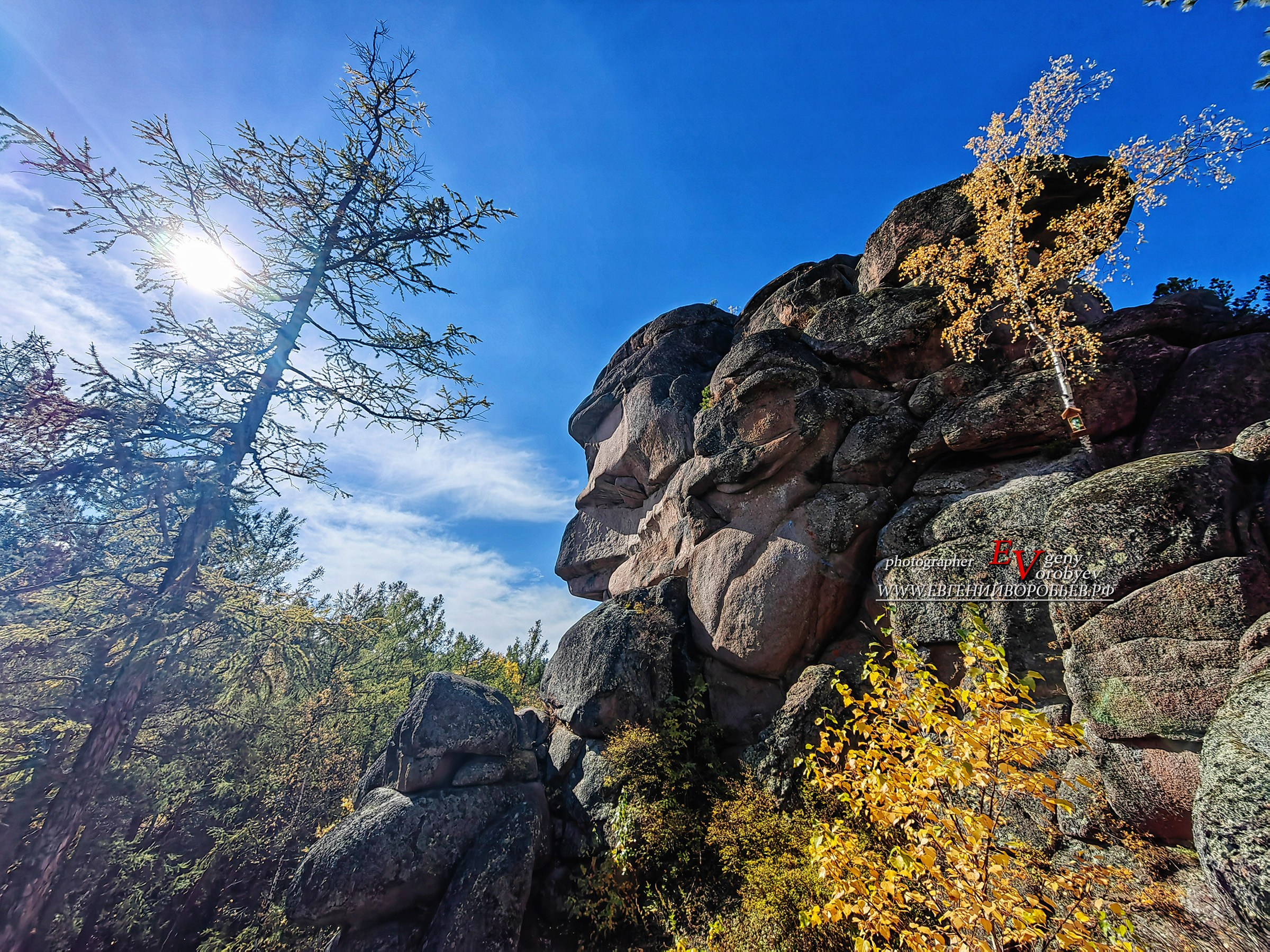 Экскурсия национальный парк заповедник Красноярские столбы цена заказать забронировать фото тур интересные места достопримечательности что посмотреть где побывать в Красноярске  Туристический маршрут центральные столбы скала Перья Дед Львиные ворота первый второй столб Фотосессия фотограф Красноярск природа пейзаж аэросъёмка с FPV дрона квадрокоптера