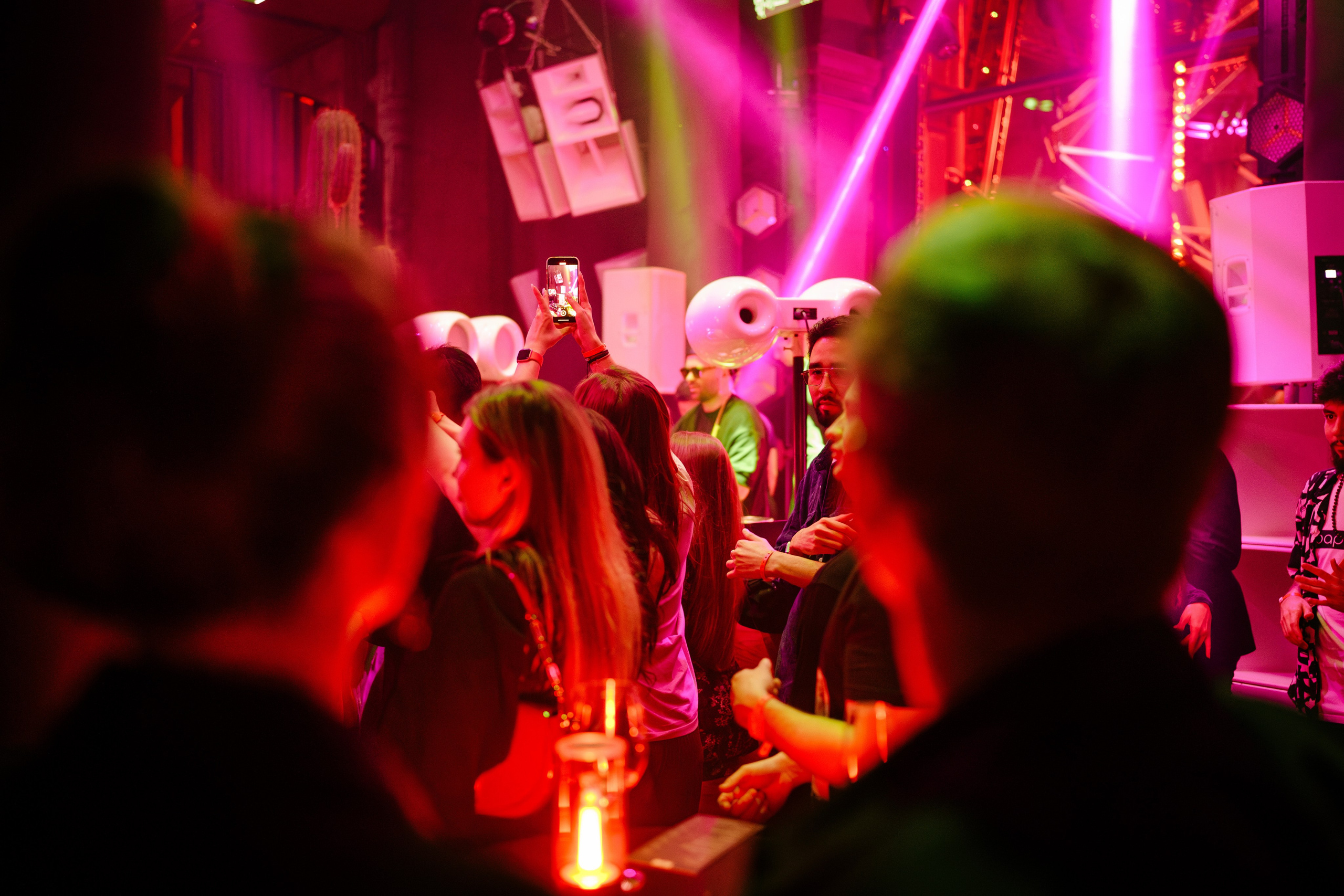 Вечеринка OSNOVATELI.LIVE репортажный фотограф Саша Дружинина. Репортажный фотограф в Москве Саша Дружинина