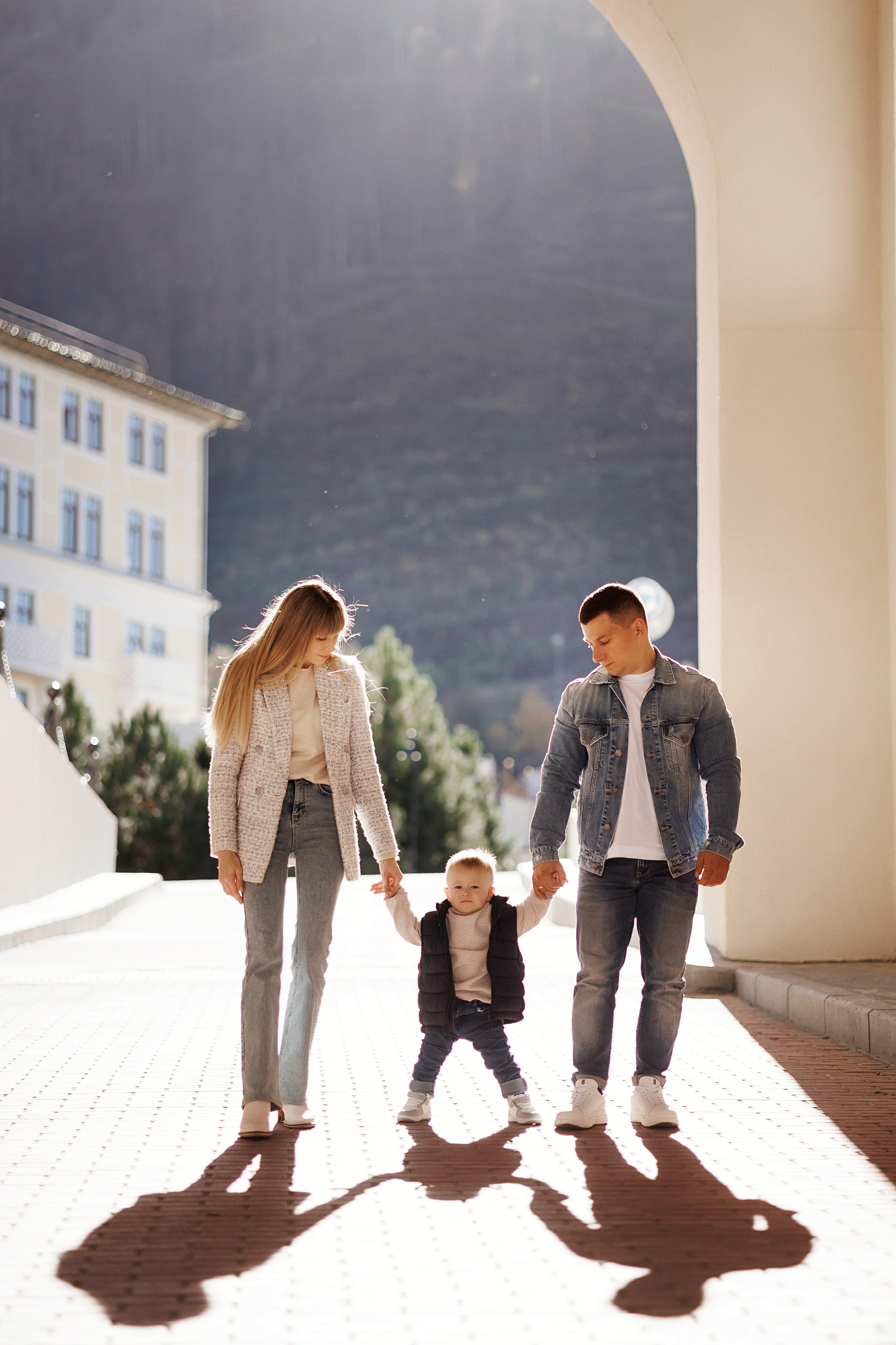 Семейная фотосессия в Красной поляне. Свадебный и семейный фотограф в Сочи Денис Вялов