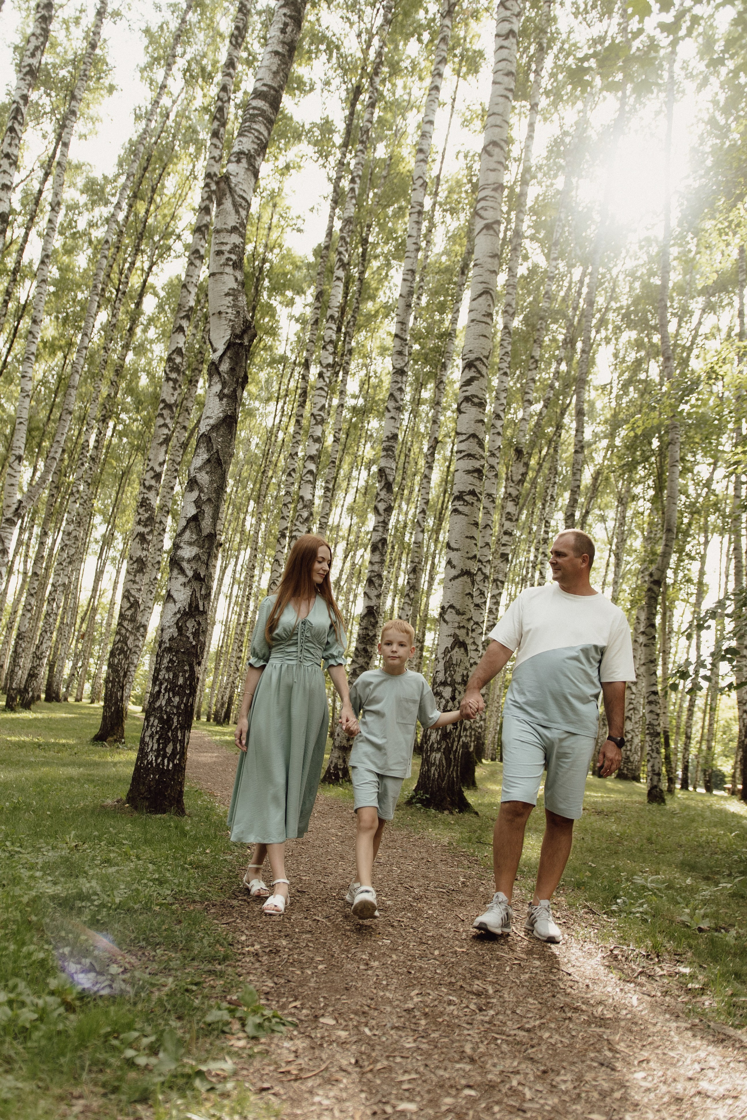 Семья Мельниковых в парке. Фотограф в Кирове и Кирово-Чепецке Валерия Шиляева