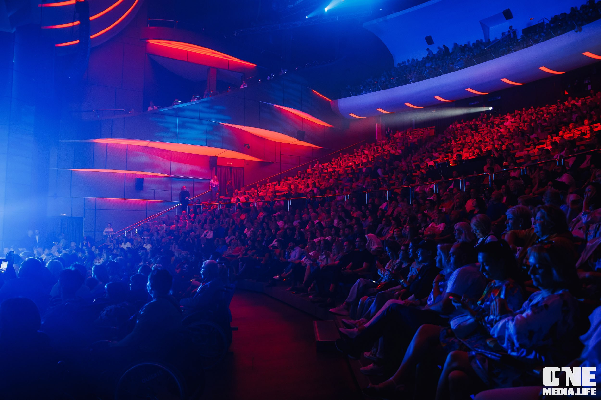Фоторепортаж с концерта Эмина в Янтарь Холле. One Media Life: фоторепортажи, фотоотчеты с мероприятий и заведений