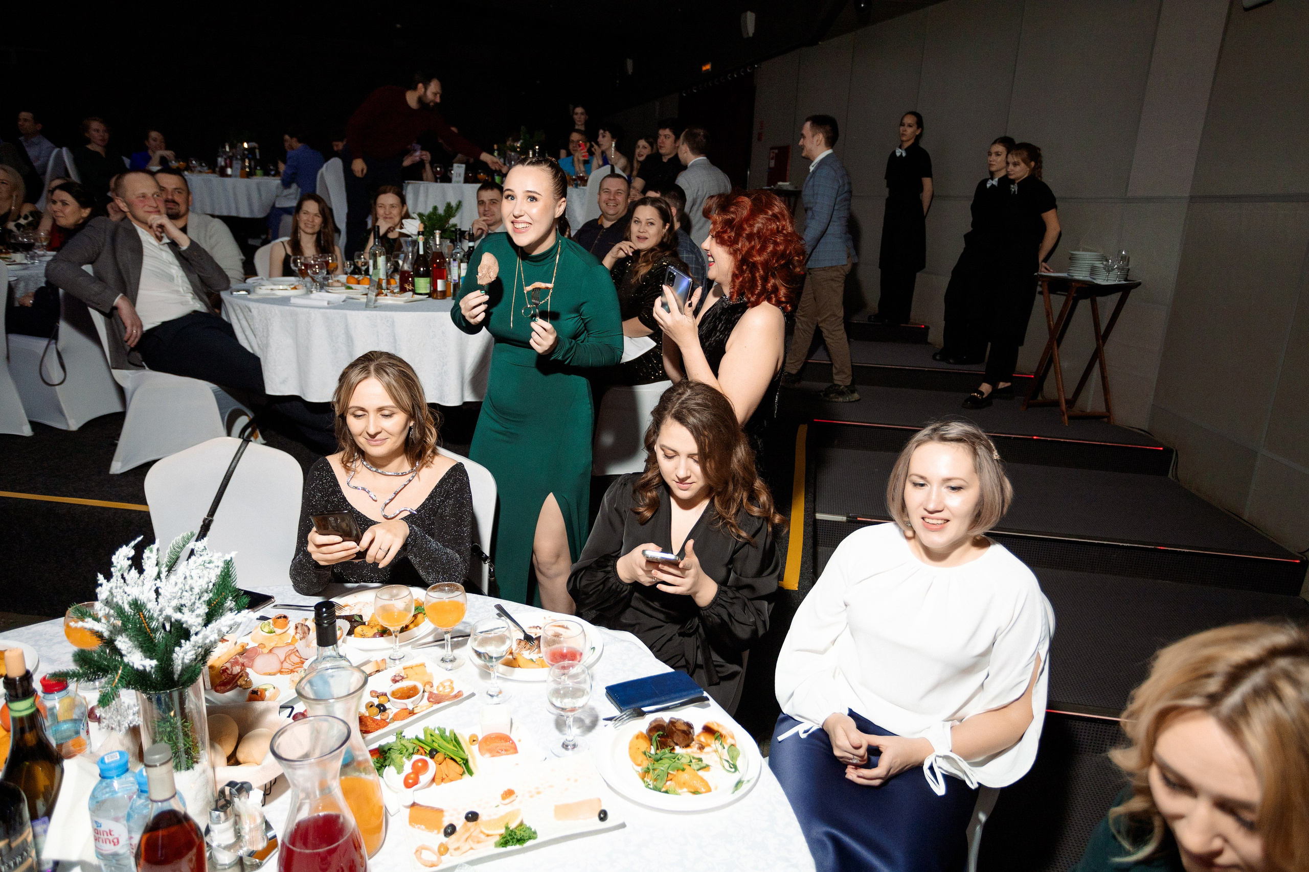 РЕПОРТАЖ: НОВЫЙ ГОД В ДК МЕТАЛЛУРГ. Профессиональный фотограф в Ижевске Леша Петров