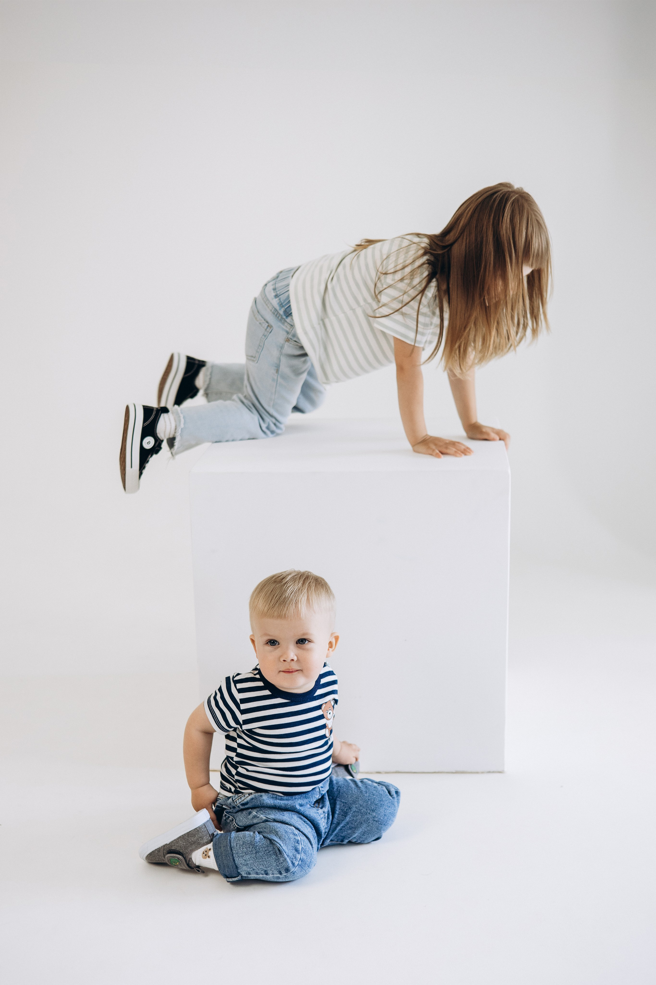 Людмила с Сонечкой и Ваней в студии. Семейный фотограф в Москве Марина Петра
