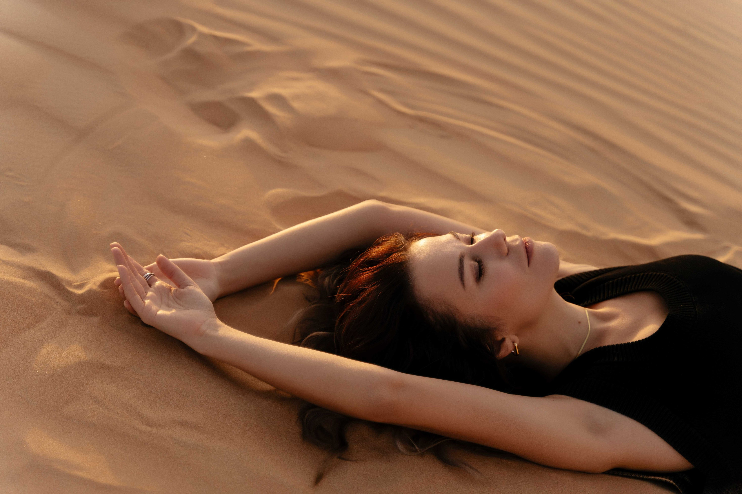 Наташа в пустыне 22 год. Фотограф и видеограф в Москве и Абу Даби Мария Кулагина