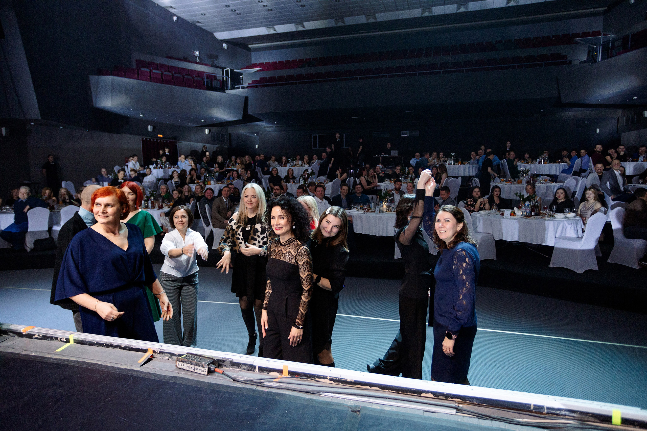 РЕПОРТАЖ: НОВЫЙ ГОД В ДК МЕТАЛЛУРГ. Профессиональный фотограф в Ижевске Леша Петров