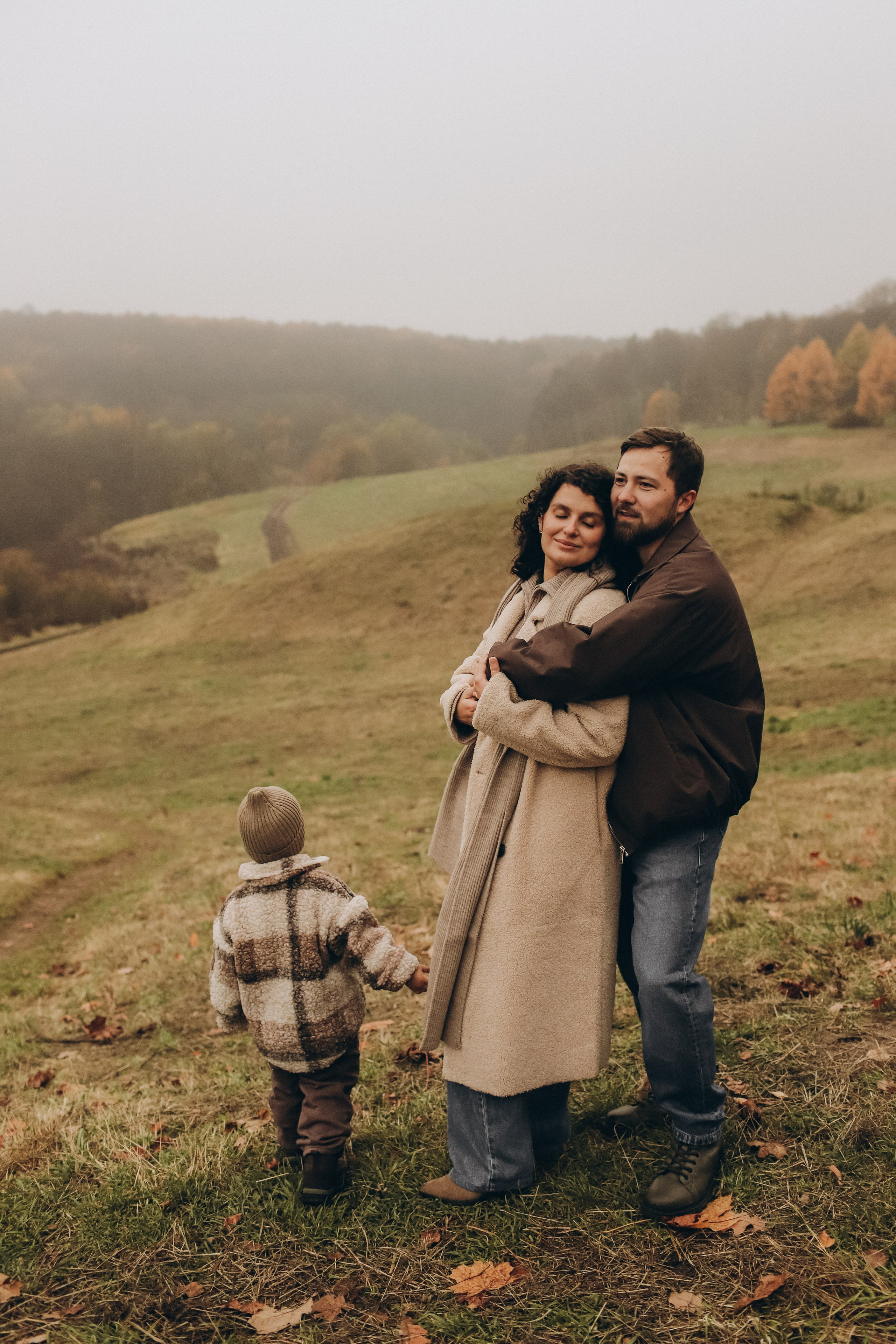 Осенняя прогулка по холмам: Саша, Алёна и Прохор. Свадебный, семейный и детский фотограф в Люберцах Зайцева Анастасия