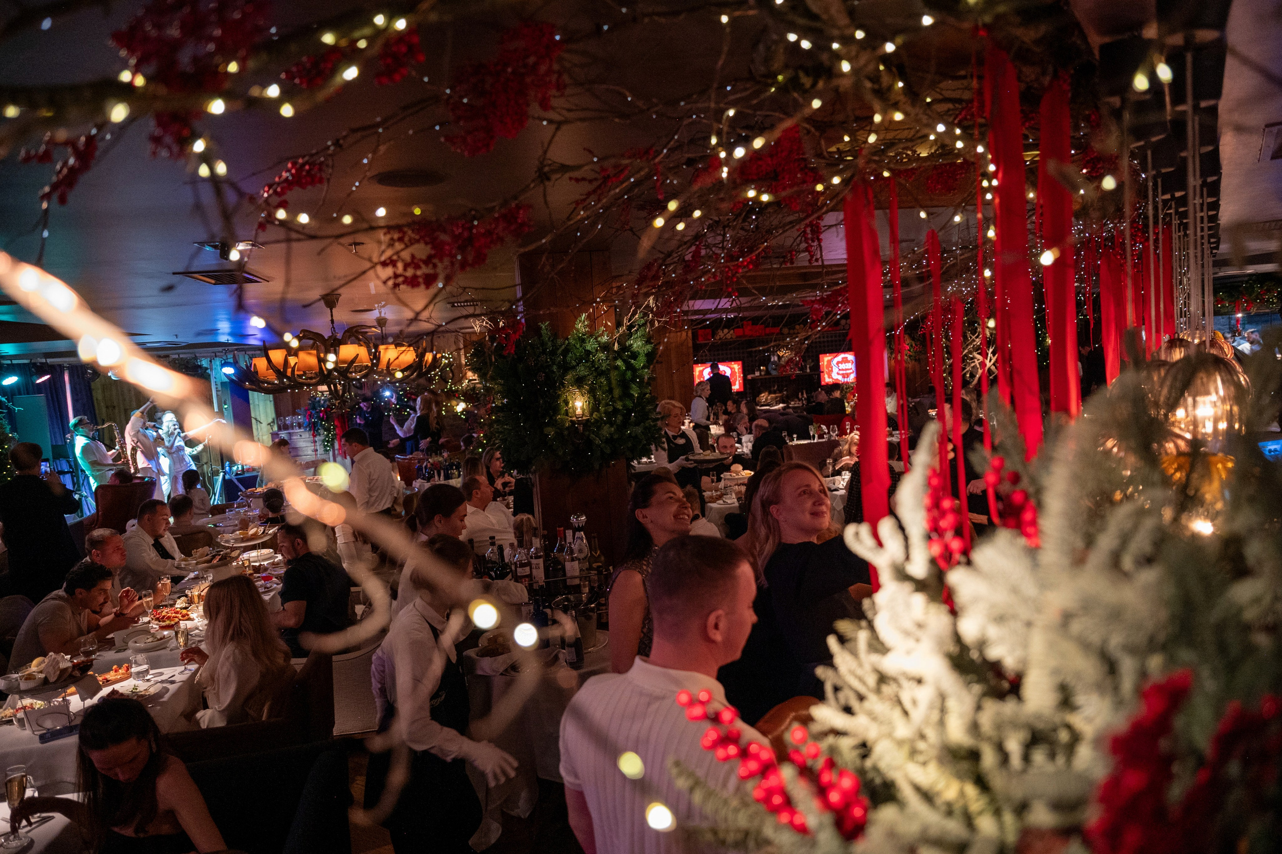 Новый год 2025 в ресторане Red Fox. Репортажный фотограф в Красной Поляне и Сочи Павлюченко Екатерина