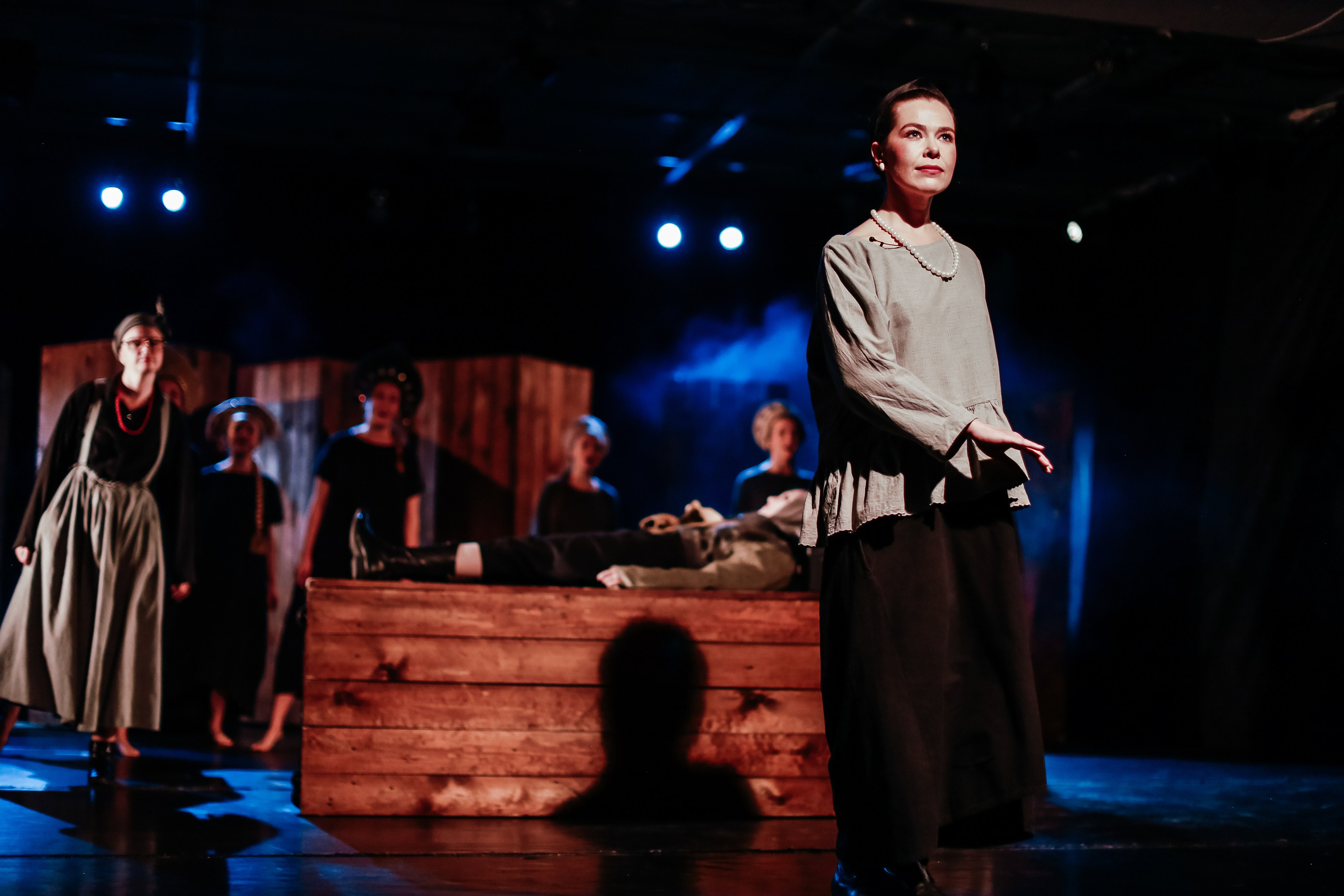 «Марьино поле». Молодежный театр Алтая. Режиссёр Ирина Астафьева. Фоторепортаж. Театральная фотосъёмка