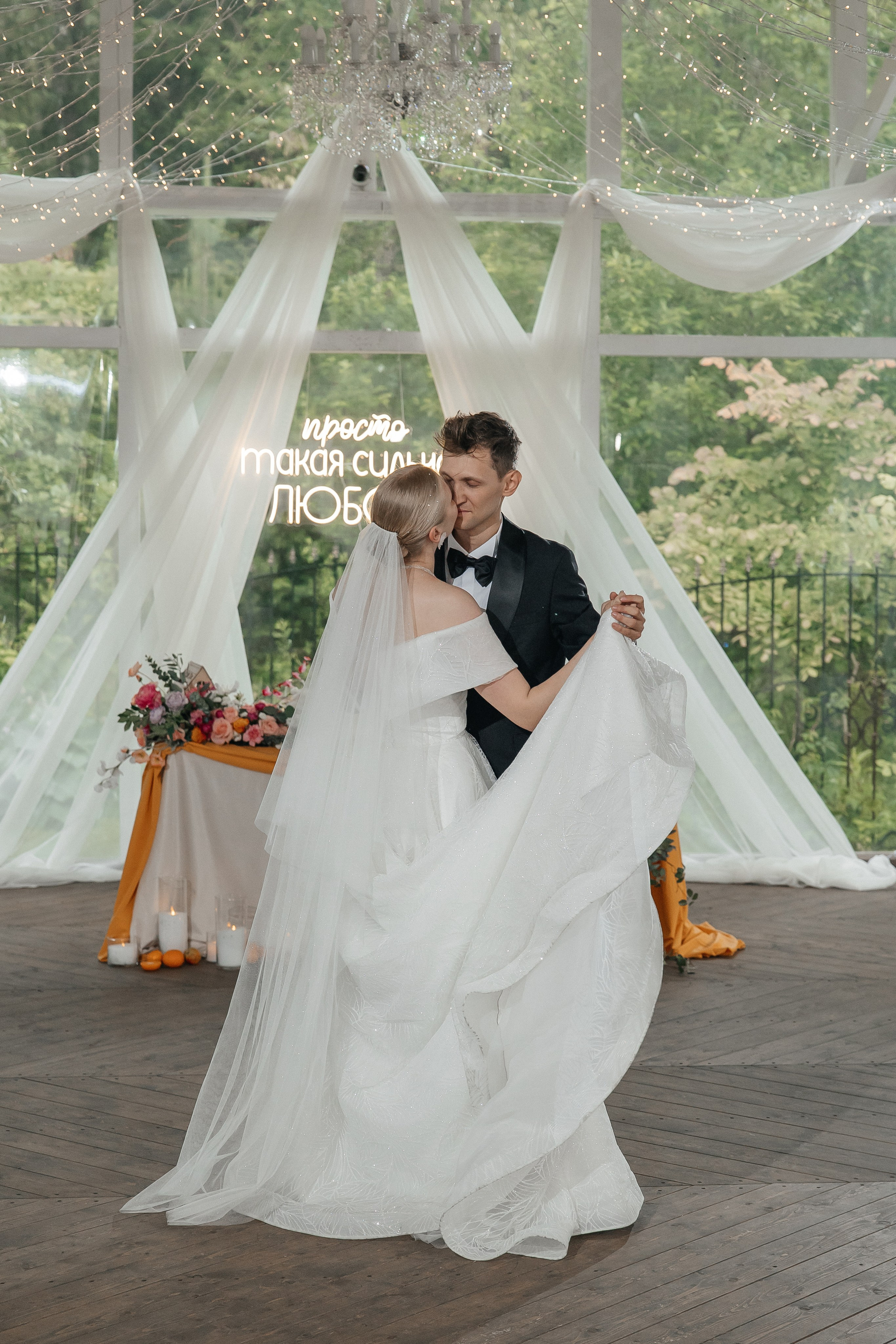 свадебный банкет на&nbsp;площадке House for Wedding «Дом у&nbsp;озера»