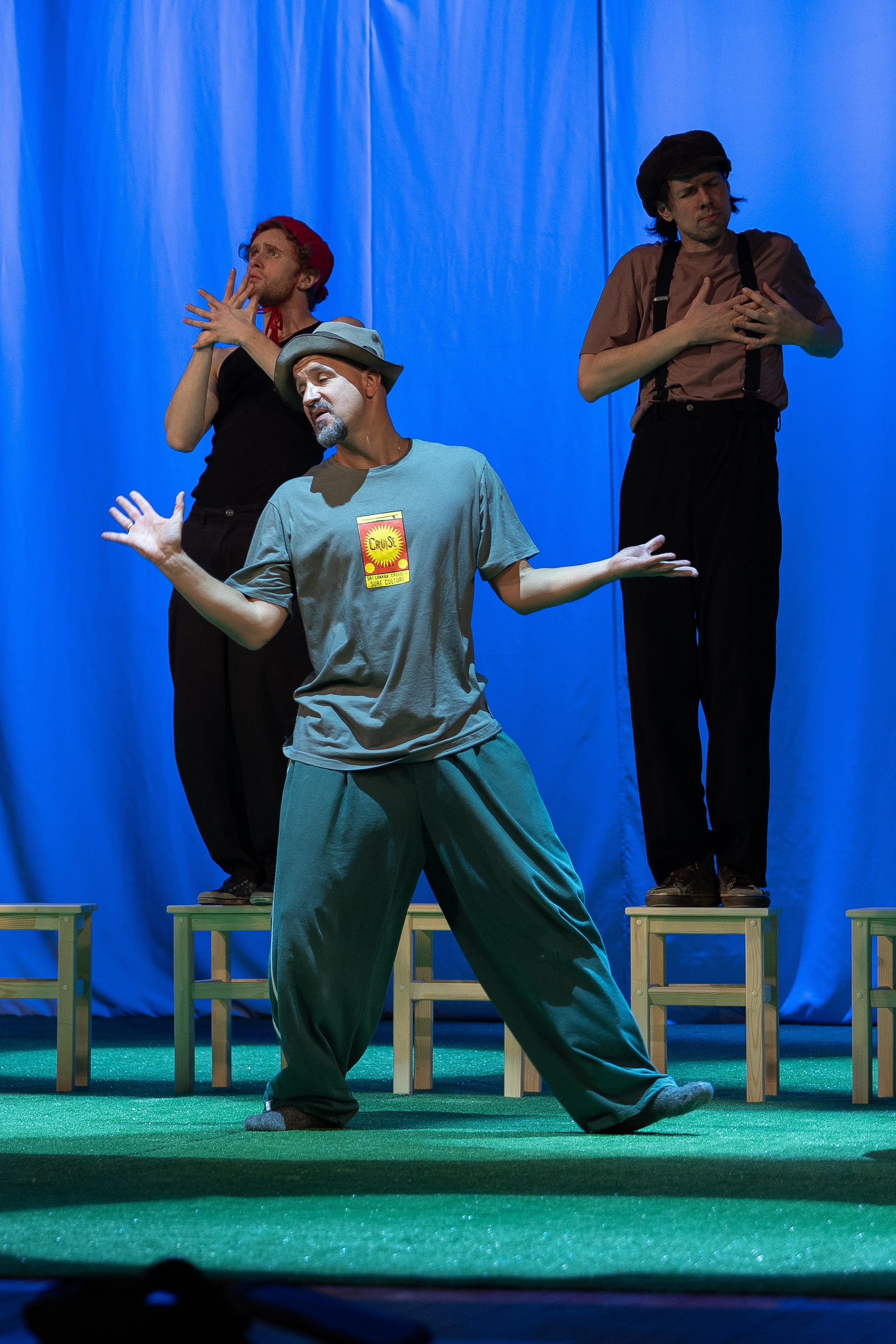 Спектакль Егора Дружинина «Всюду жизнь»