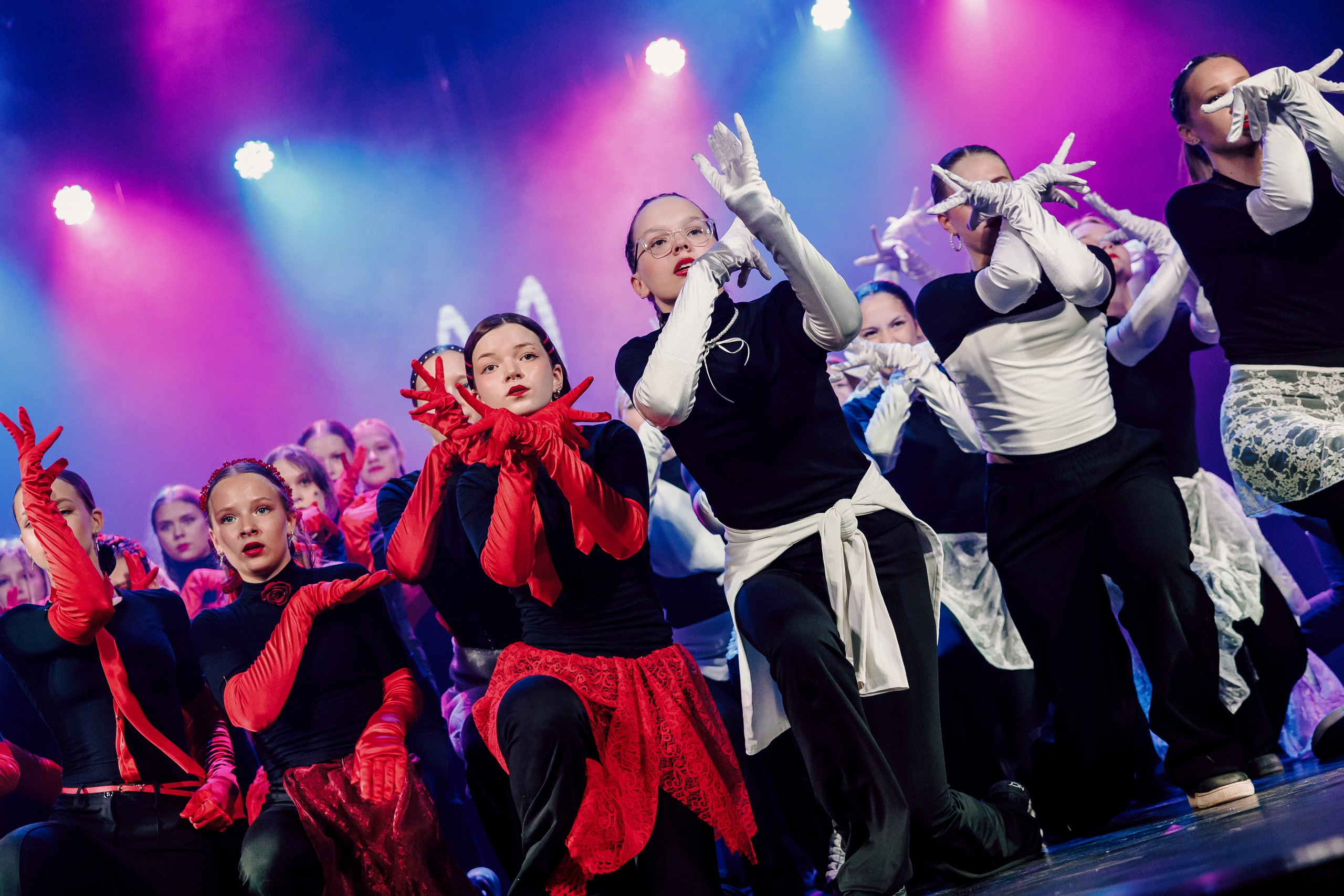 Отчётный концерт танцевальной школы «Red Rabbits» 2025. Лёшка Варзегов — фотограф