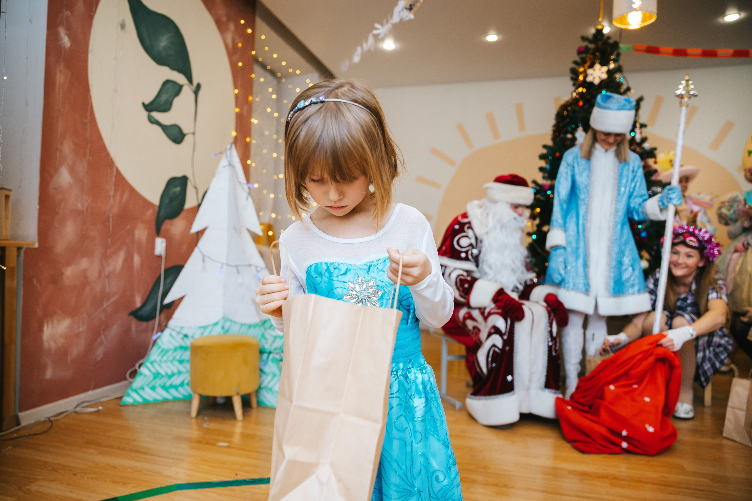 Новогодний утренник в Монтессори-садике. Семейный lifestyle фотограф в Санкт-Петербурге Людмила Пахомова