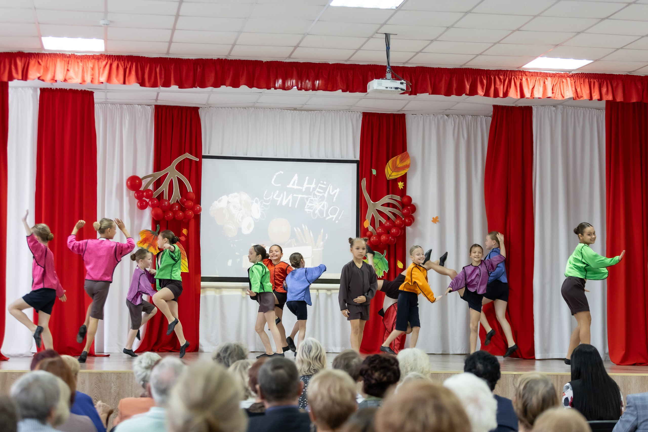 День учителя. Школа 31. Октябрь 2024. Свадебный и Семейный фотограф г. Ижевск Гульназ Солдатова. Гульназ фото