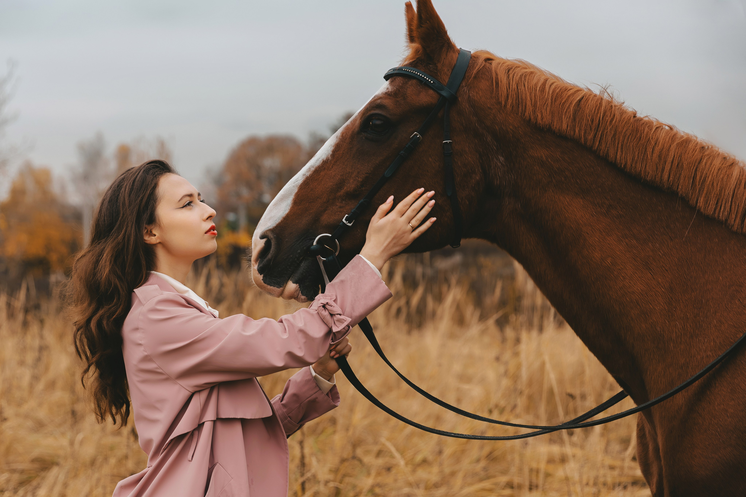 Женский портрет с лошадью. Семейный и женский фотограф в Москве Надежда Воробьева