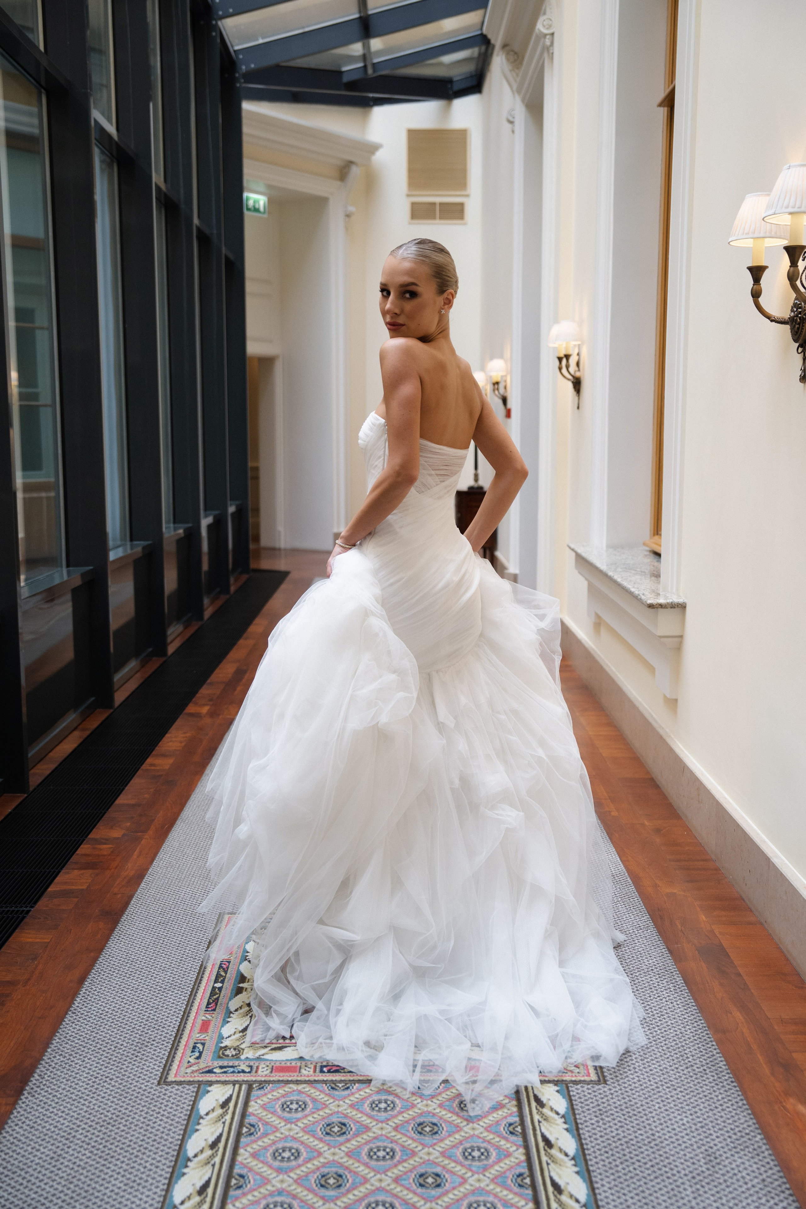 Анна Сергей. Камерная свадьба в Фосизонс в стиле неоклассика. Свадебный фотограф организатор в Санкт-Петербурге Ассоль Опарина