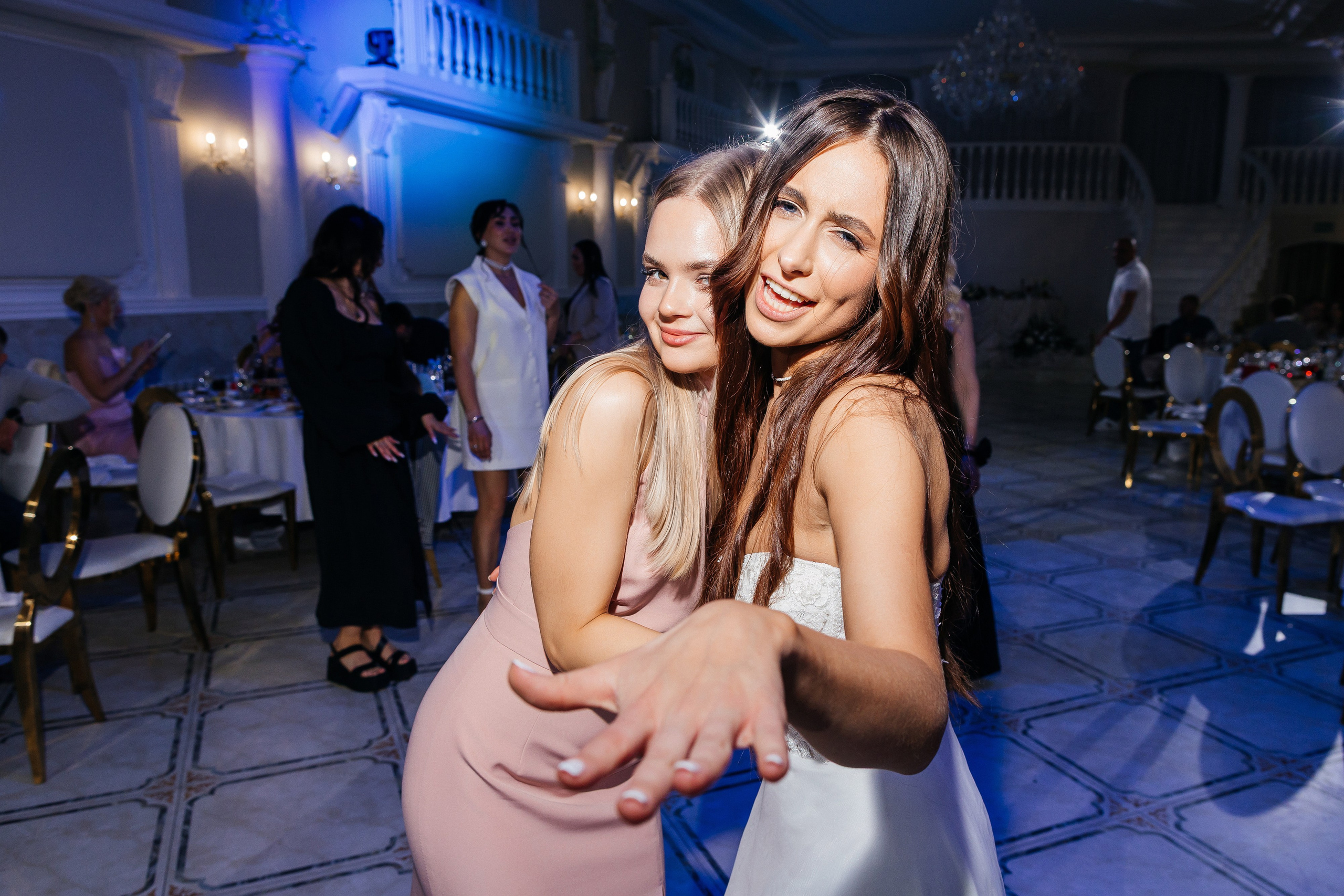 Шумная свадебная вечеринка. Олег Сверчков | Свадебный фотограф Вологда