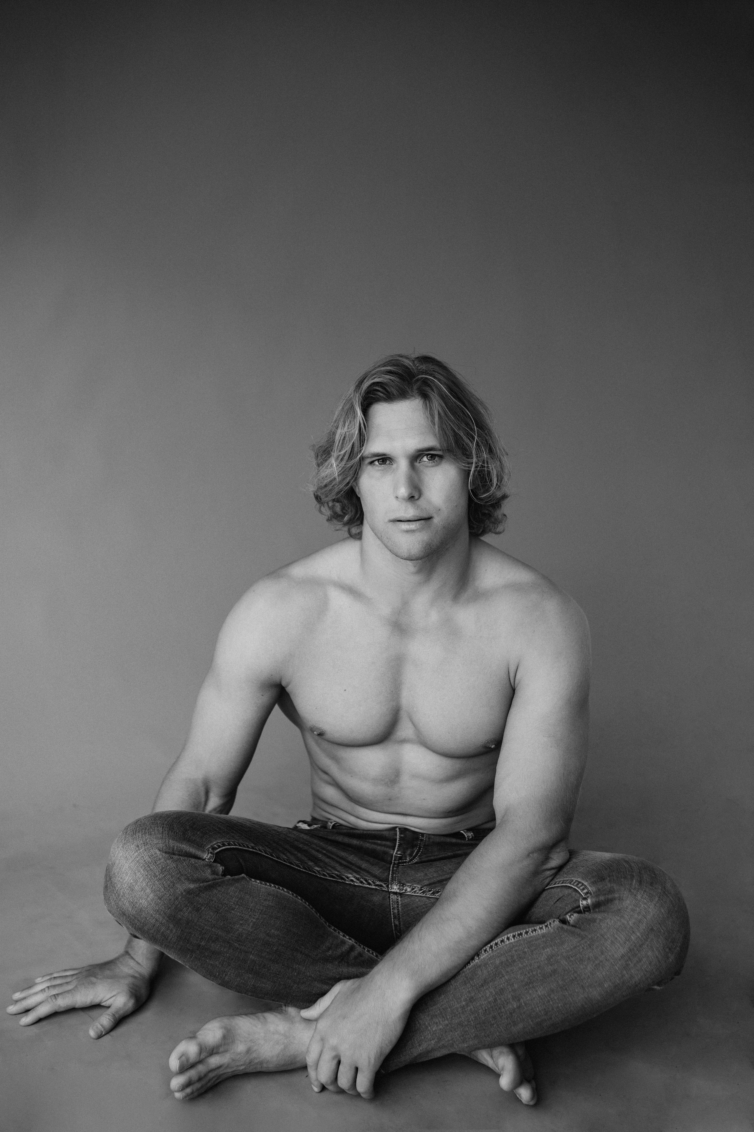 Мужской портрет в студии. Главная