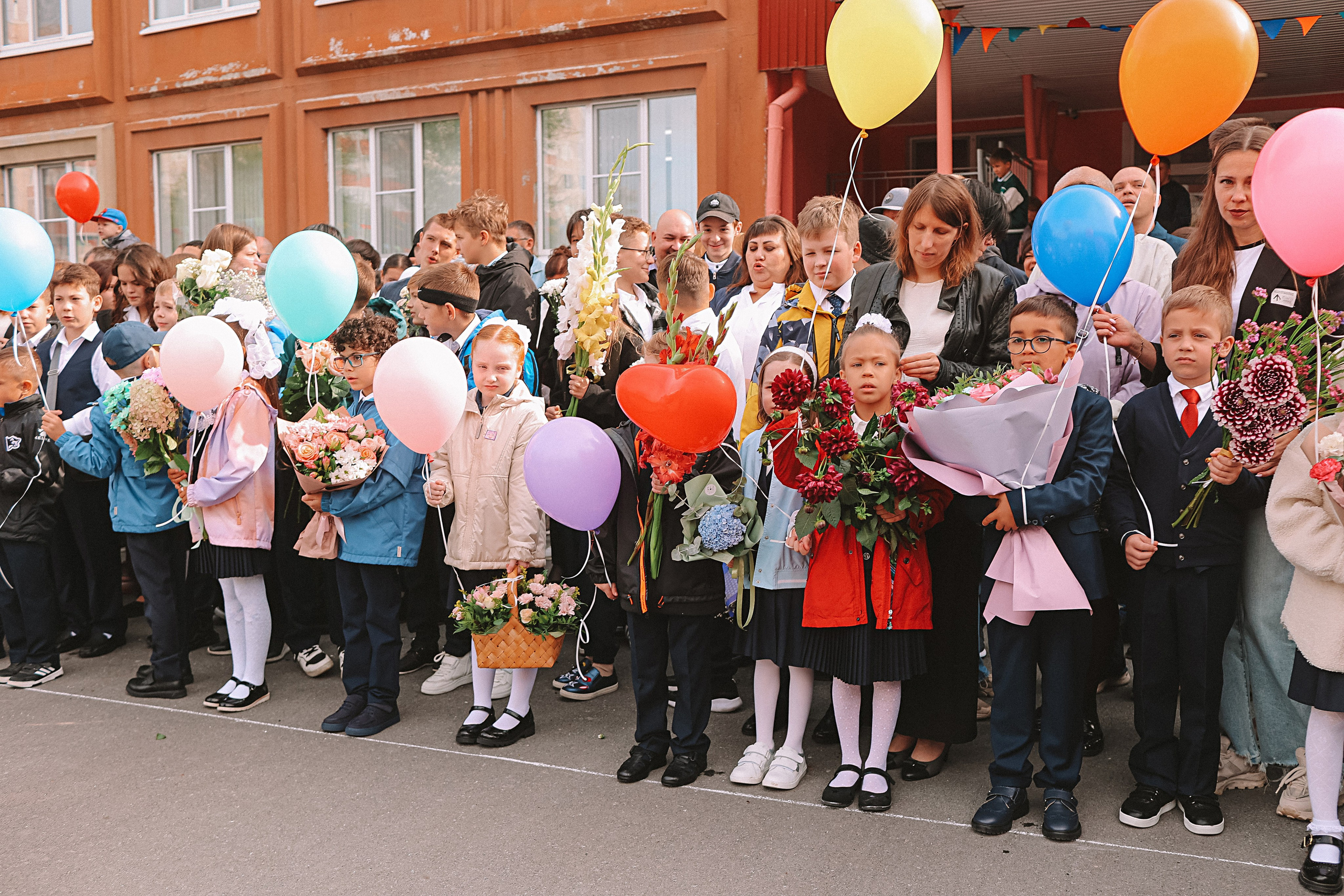 1 сентября линейка+кл час+портреты. Семейный фотограф Тюмень, фотограф на роды Салмина Мария