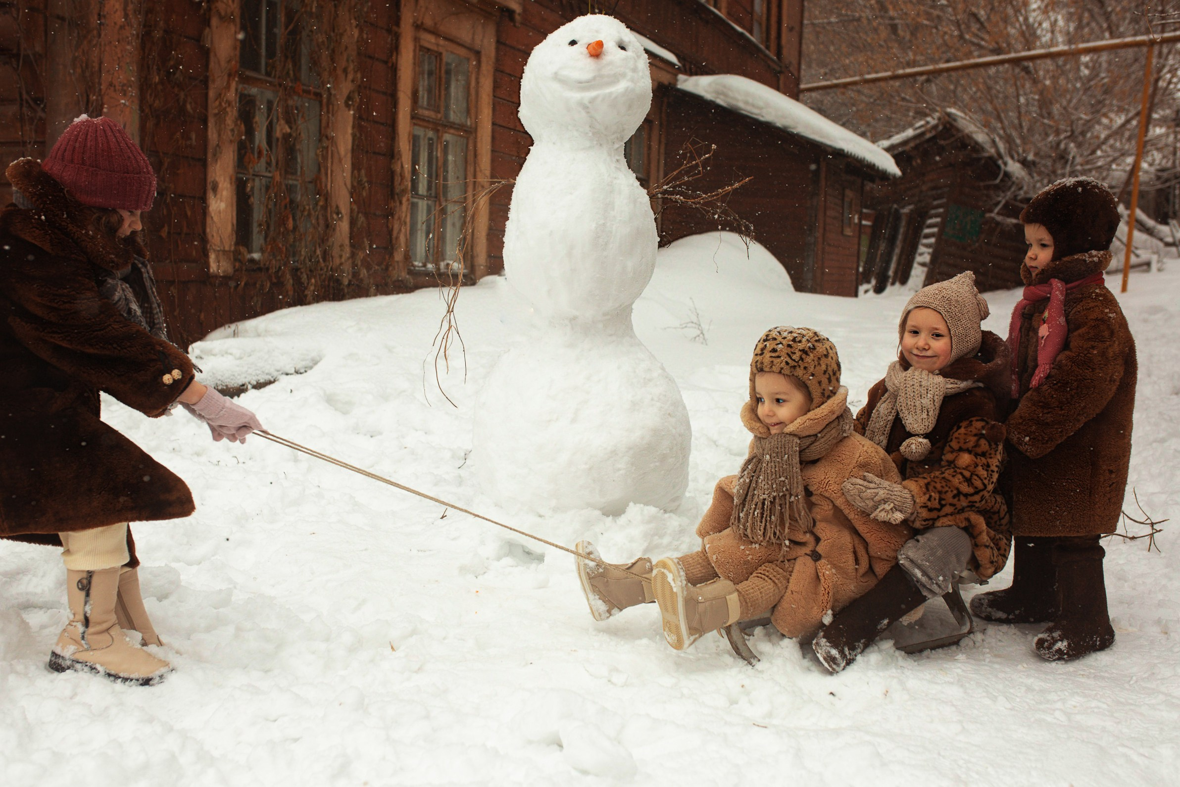 Мы лепим снеговика!. Съемка Таинств Крещения Венчания, детские и семейные съемки в Пензе