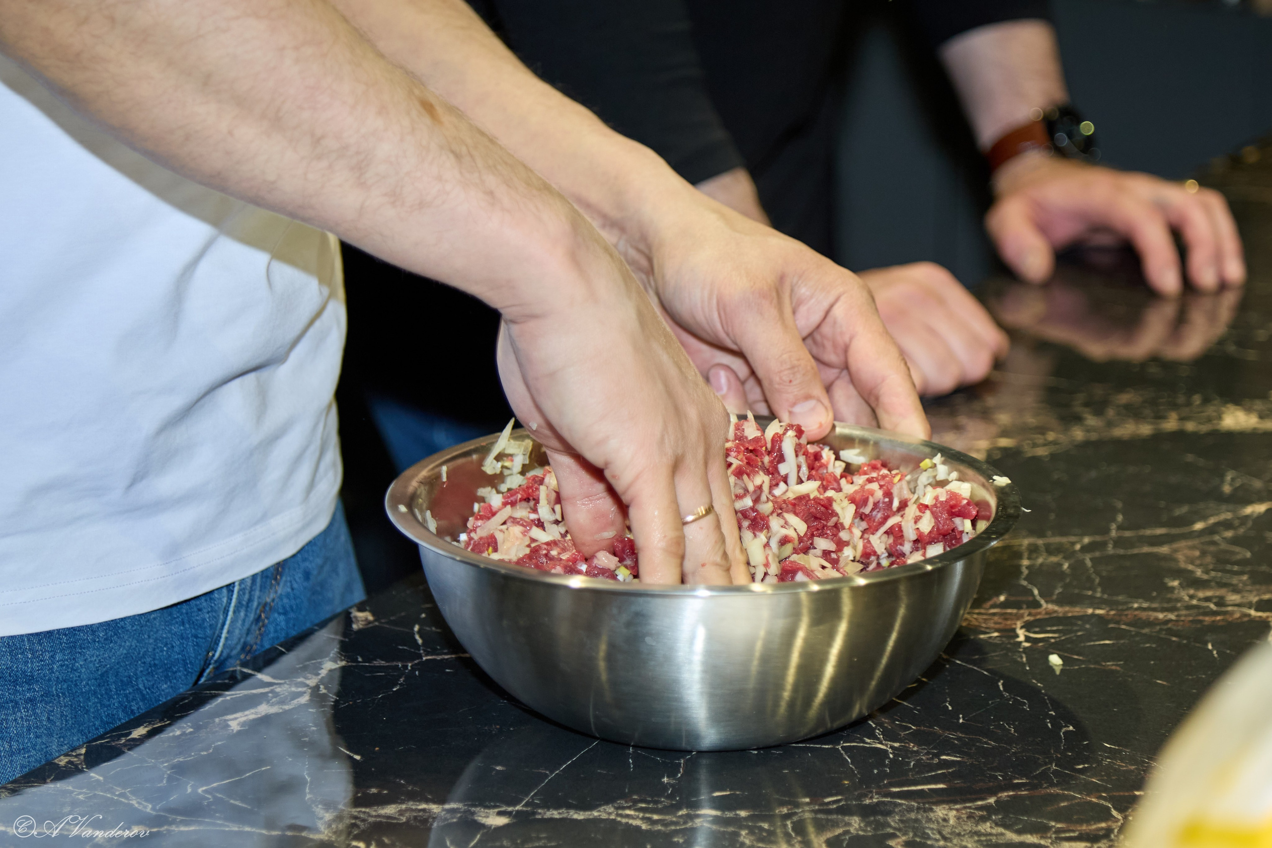Мужские разговоры на кухне. Фотограф Омск | Александр Вандеров