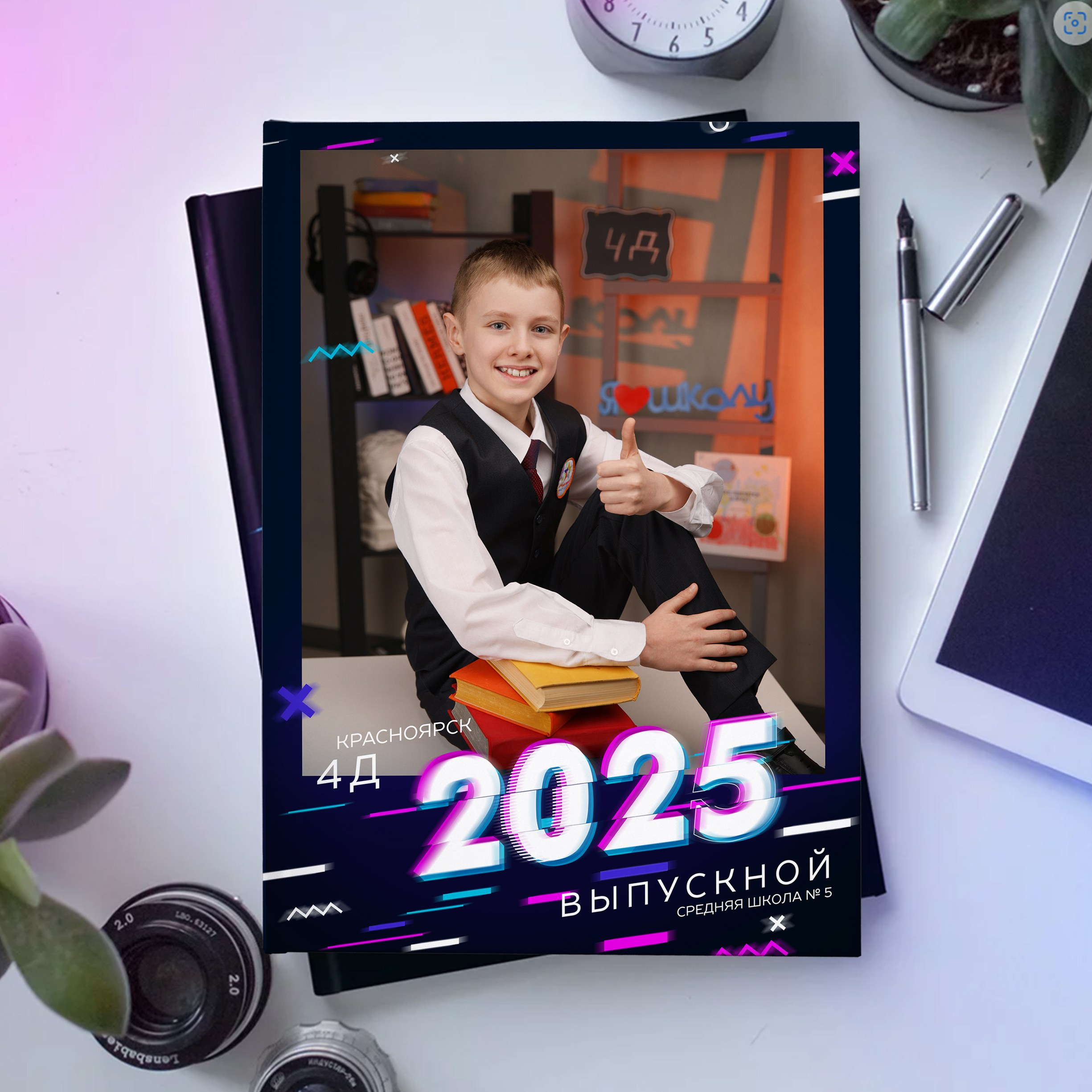 Светящийся дизайн "Неон" — выпускные альбомы в Красноярске от AlbomKras 🌌📚. AlbomKras -выпускные альбомы Красноярска с авторским дизайном и качественной фотосъемкой! ⭐⭐⭐⭐⭐ 5.0
