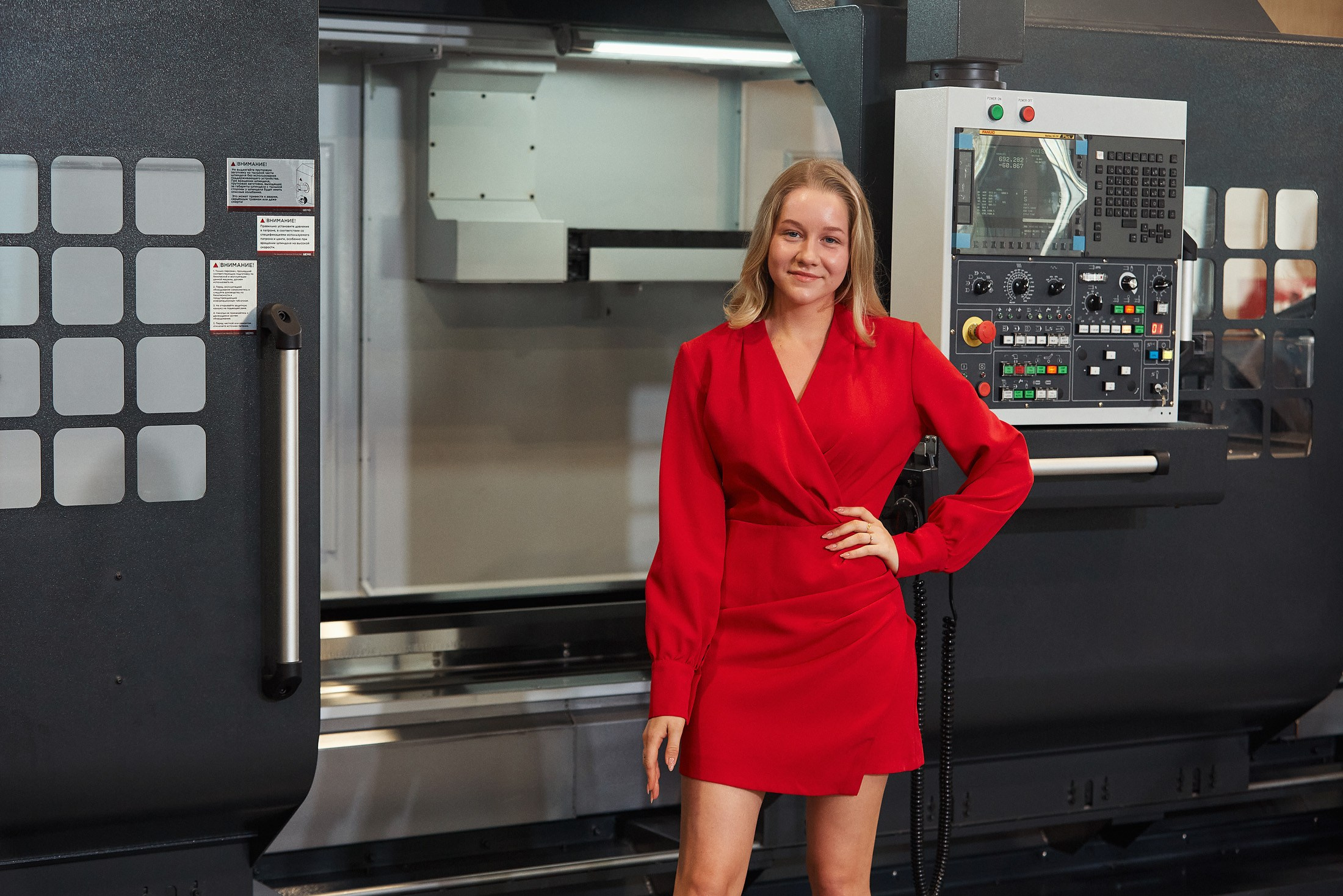 EMG / Международный форум / Презентация нового высокоточного станка. Антон Артюшин, портретный фотограф. Москва