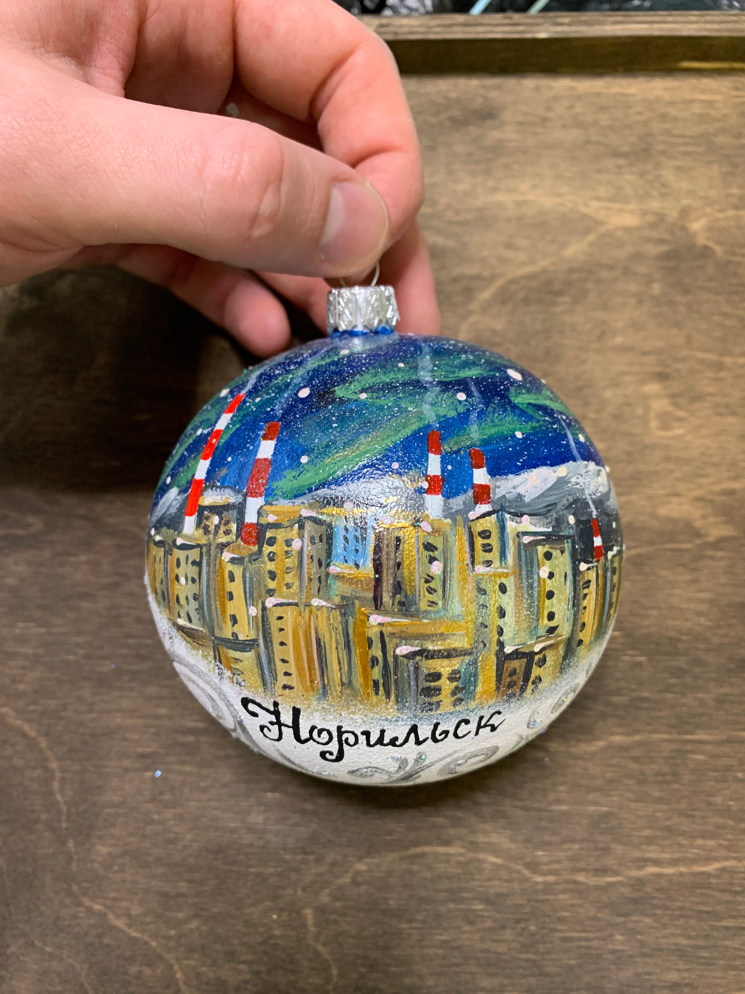 Художественная ручная роспись елочных шаров, корпоративные подарки и восковые аромасвечи