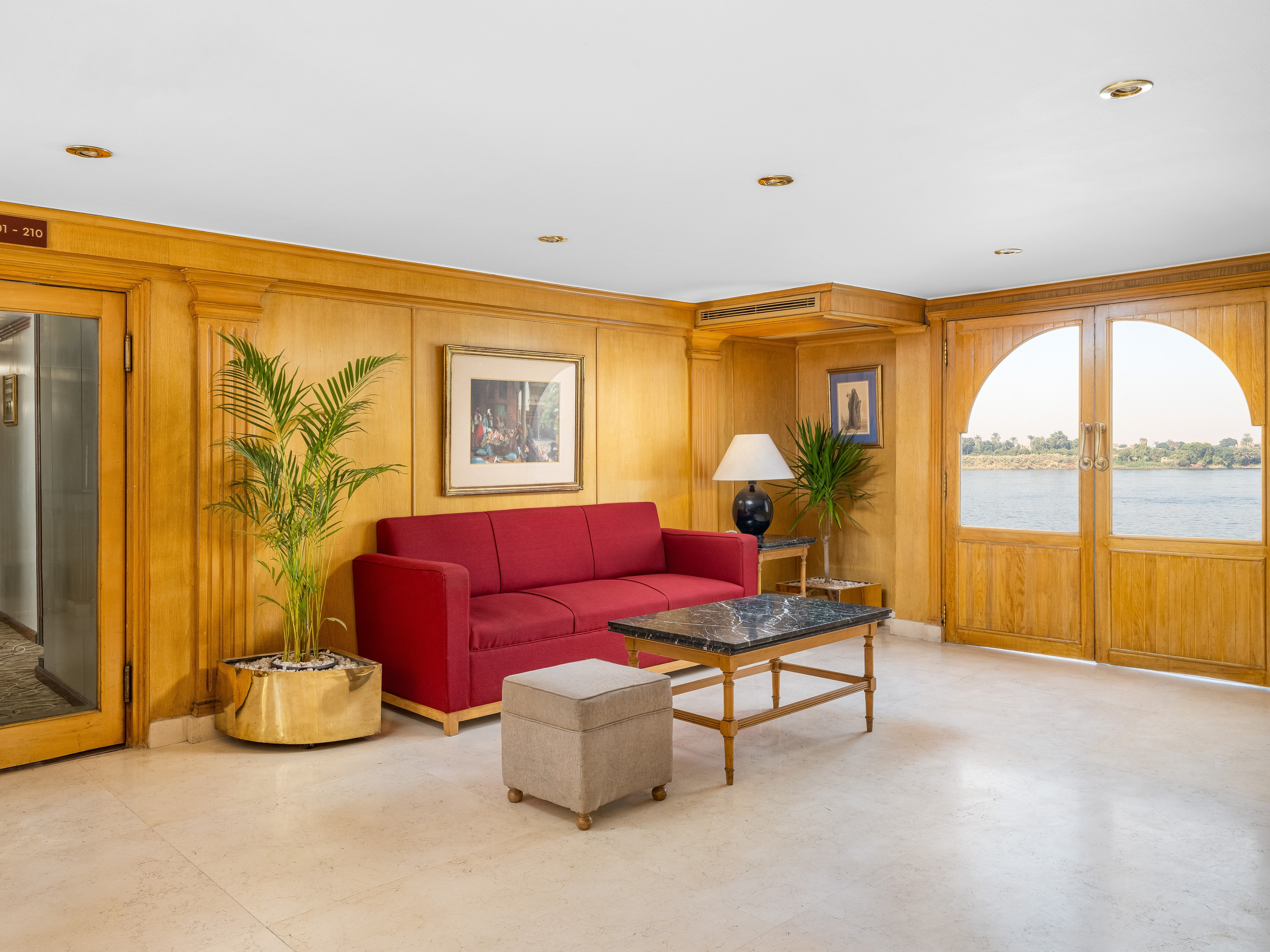 Теплоход Jaz Al Qassida Luxor. Вячеслав Лазарев фотографирую интерьеры