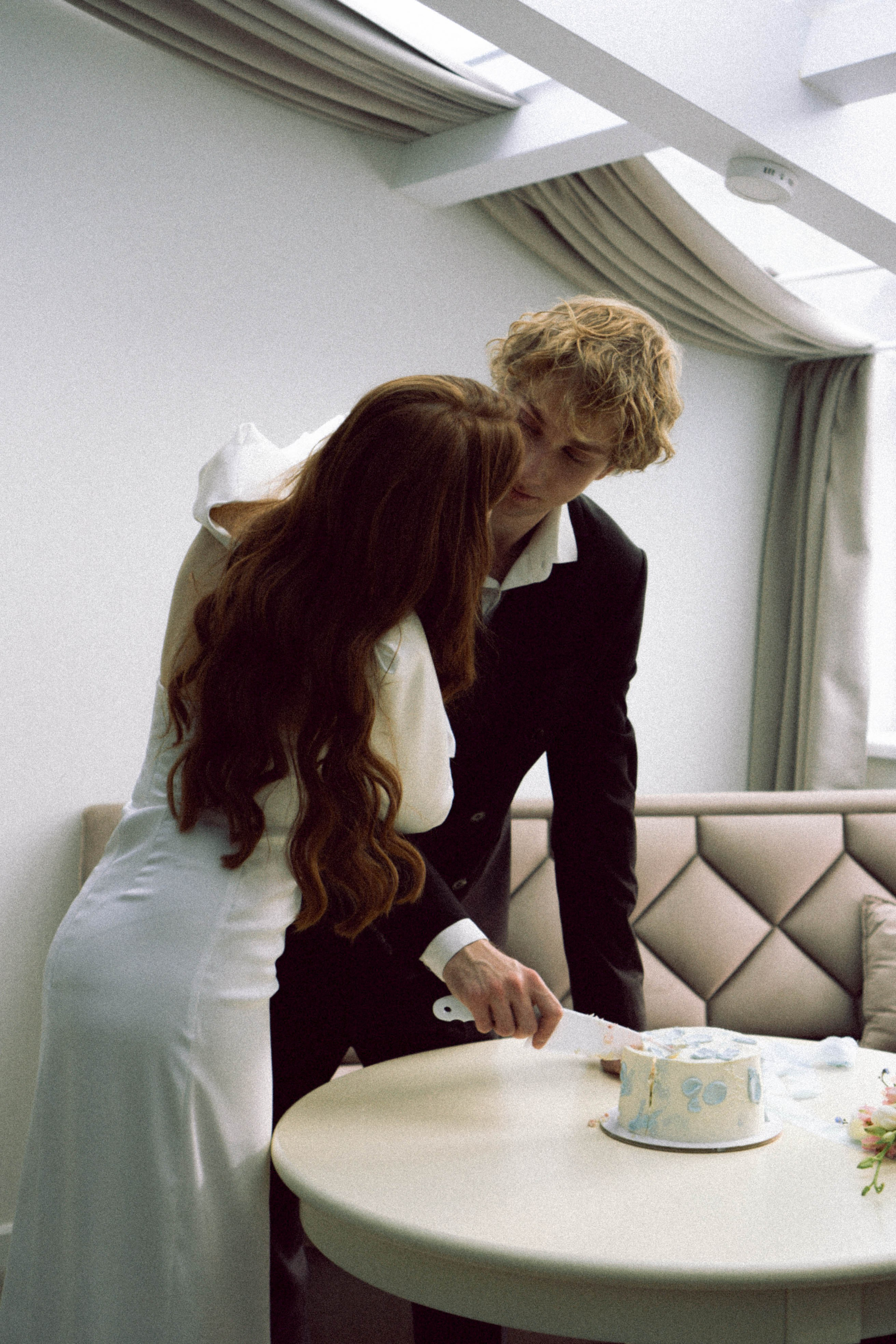 СВАДЕБНАЯ СЬЕМКА В ОТЕЛЕ. СБОРЫ ЖЕНИХА И НЕВЕСТЫ И ТАКЖЕ ТОР И ПОДГОТОВКА К ПРОГУЛКЕ. Профессиональный фотограф, Санкт-Петербург — Виктория Богомолова