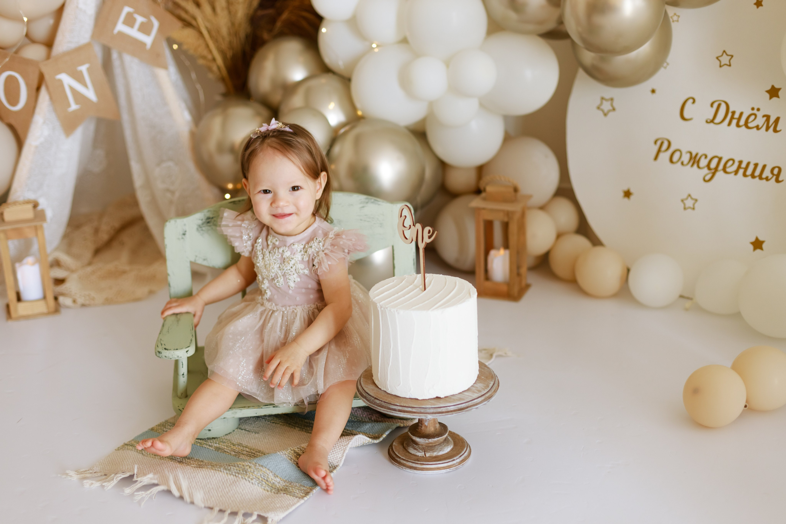 Фотосессия годика с шариками в студии Краснодара. Детский и семейный фотограф в Краснодаре Альбина Морозова