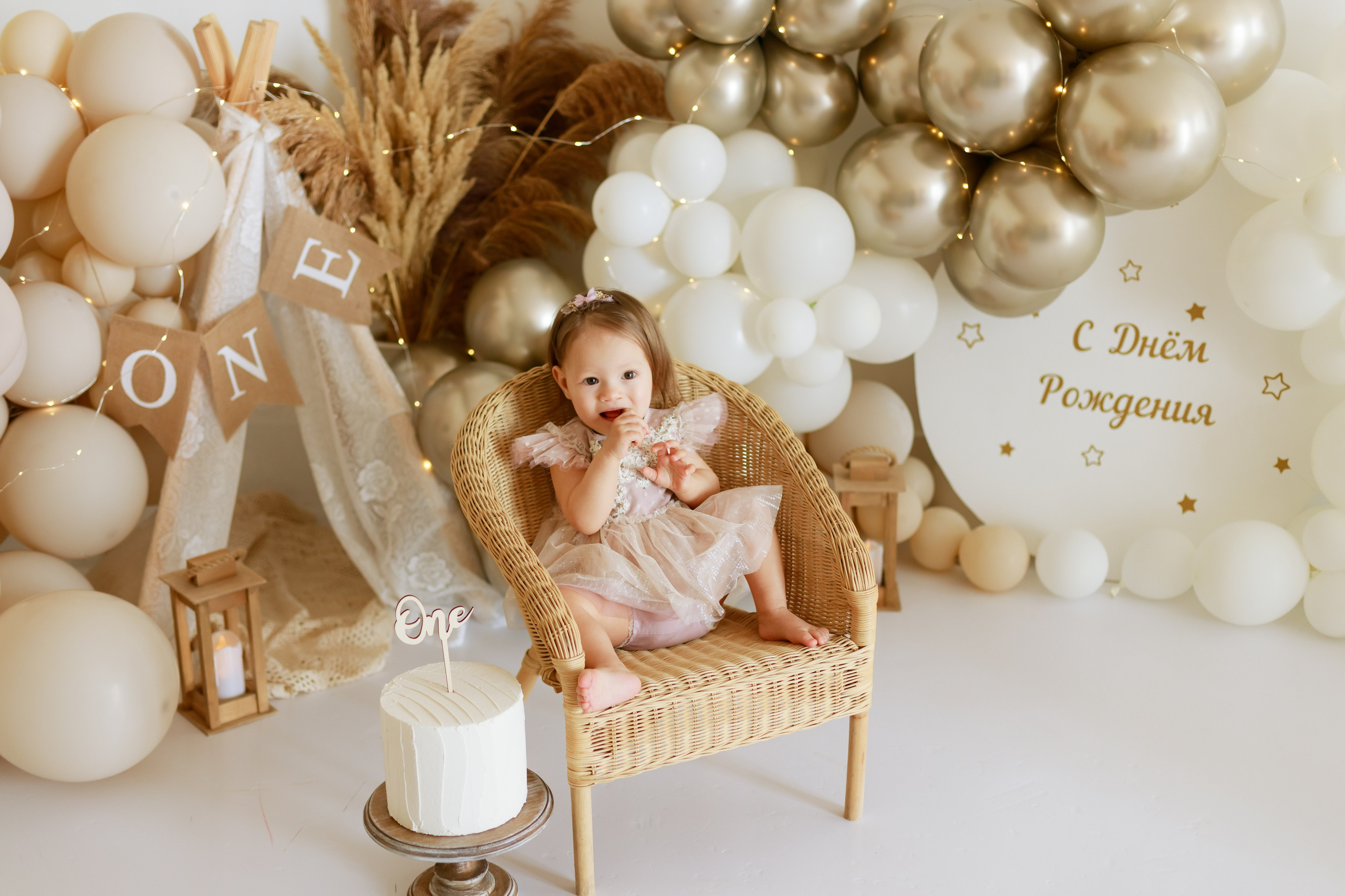 Фотосессия годика с шариками в студии Краснодара. Детский и семейный фотограф в Краснодаре Альбина Морозова