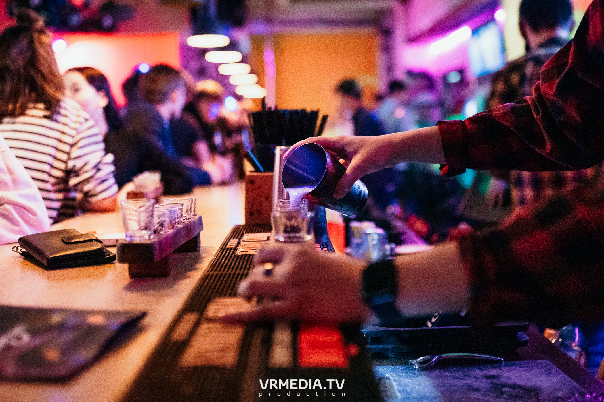 Выходные в баре «Cosmo»