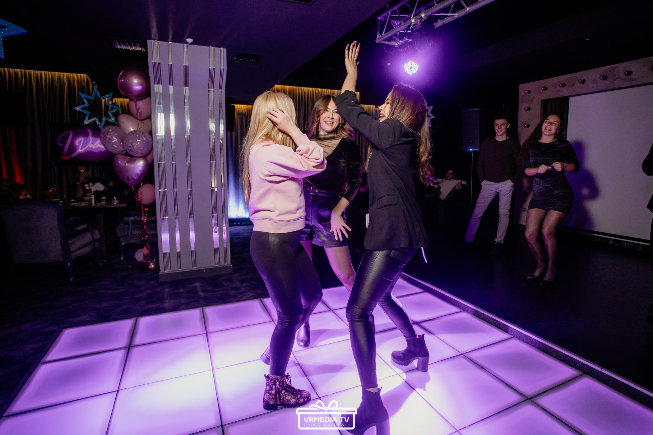 Новый год в караоке «Volna»