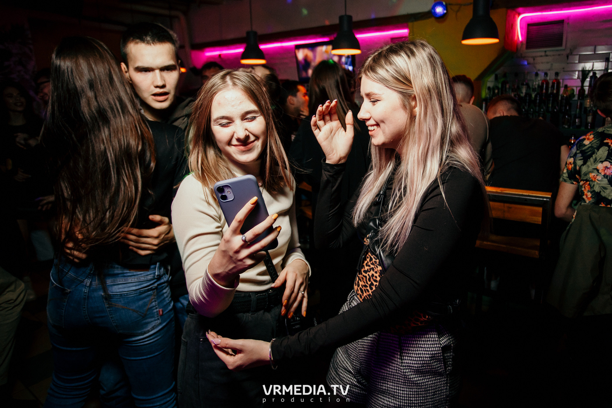 Выходные в баре «Cosmo»