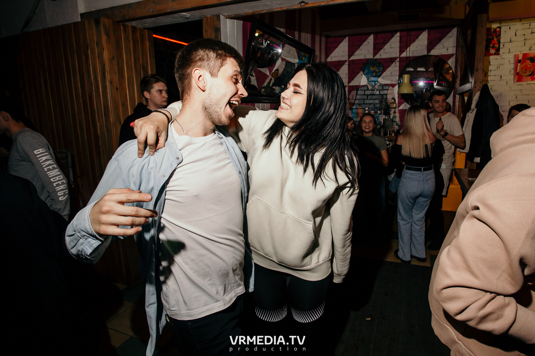 Выходные в баре «Cosmo»