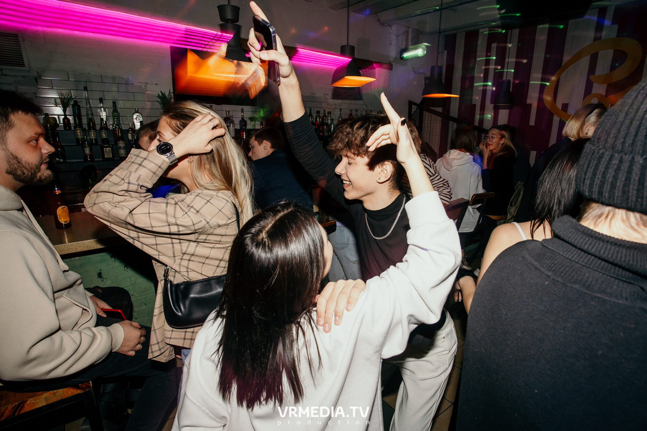 Выходные в баре «Cosmo»