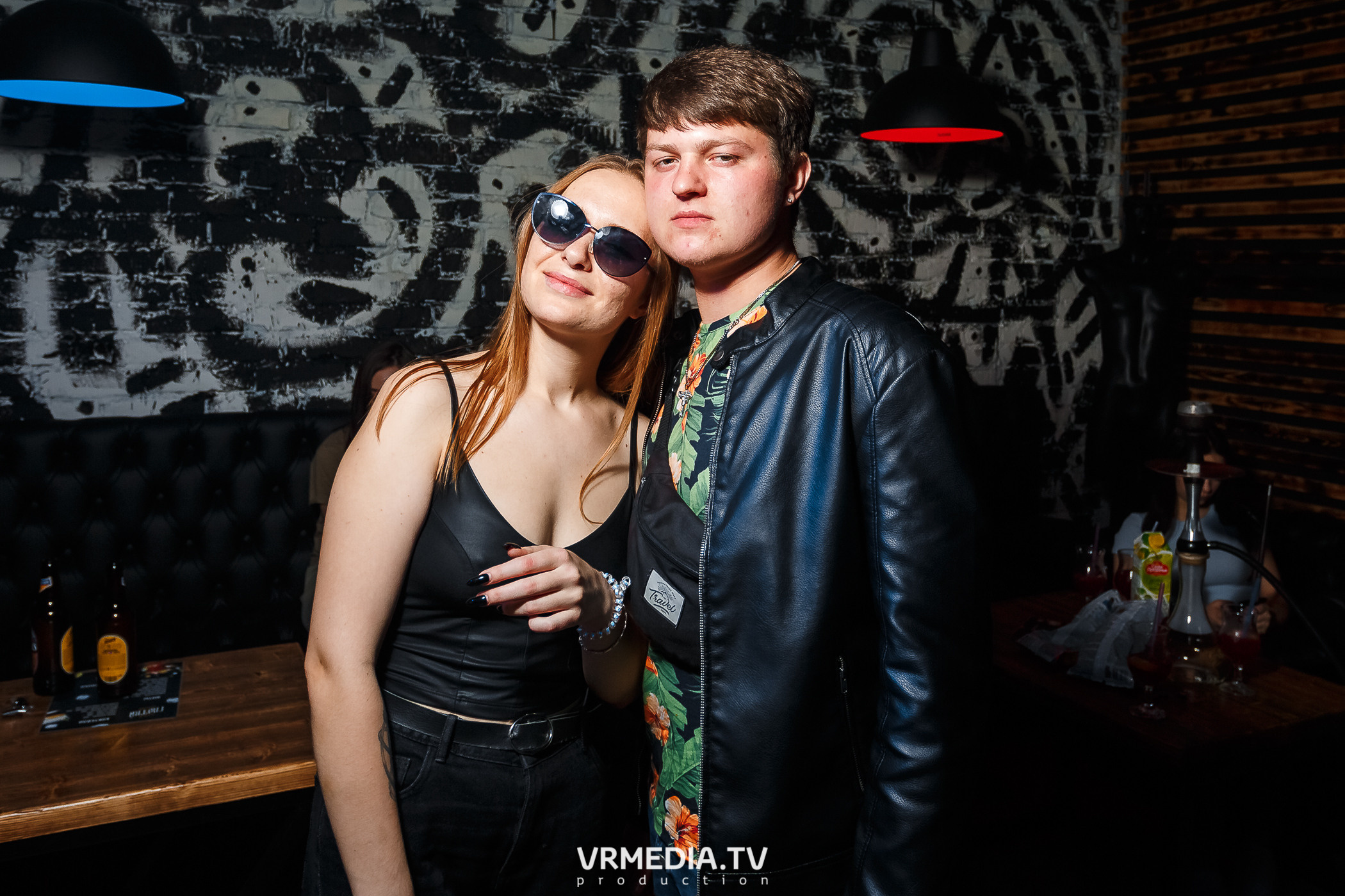 Выходные в баре «Глотай»