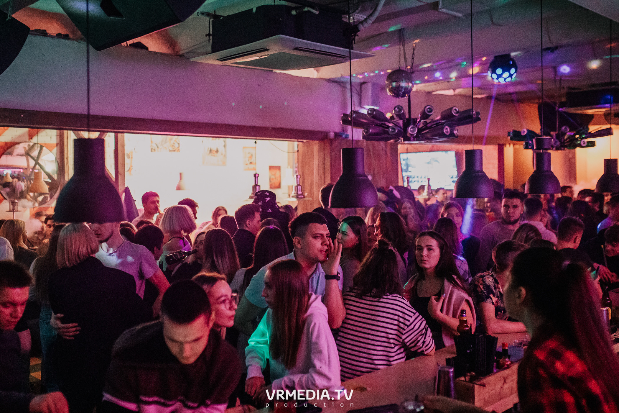 Выходные в баре «Cosmo»