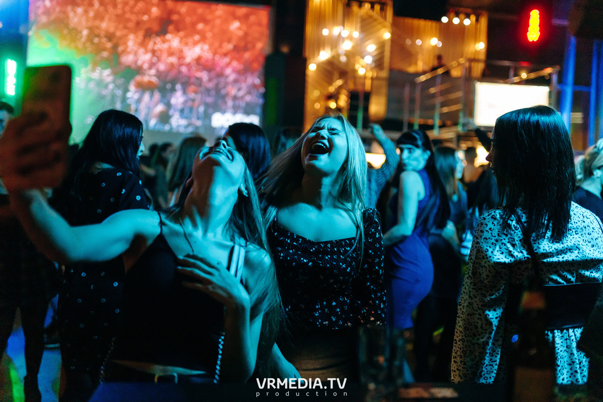 Выходные в баре «DOSKI»