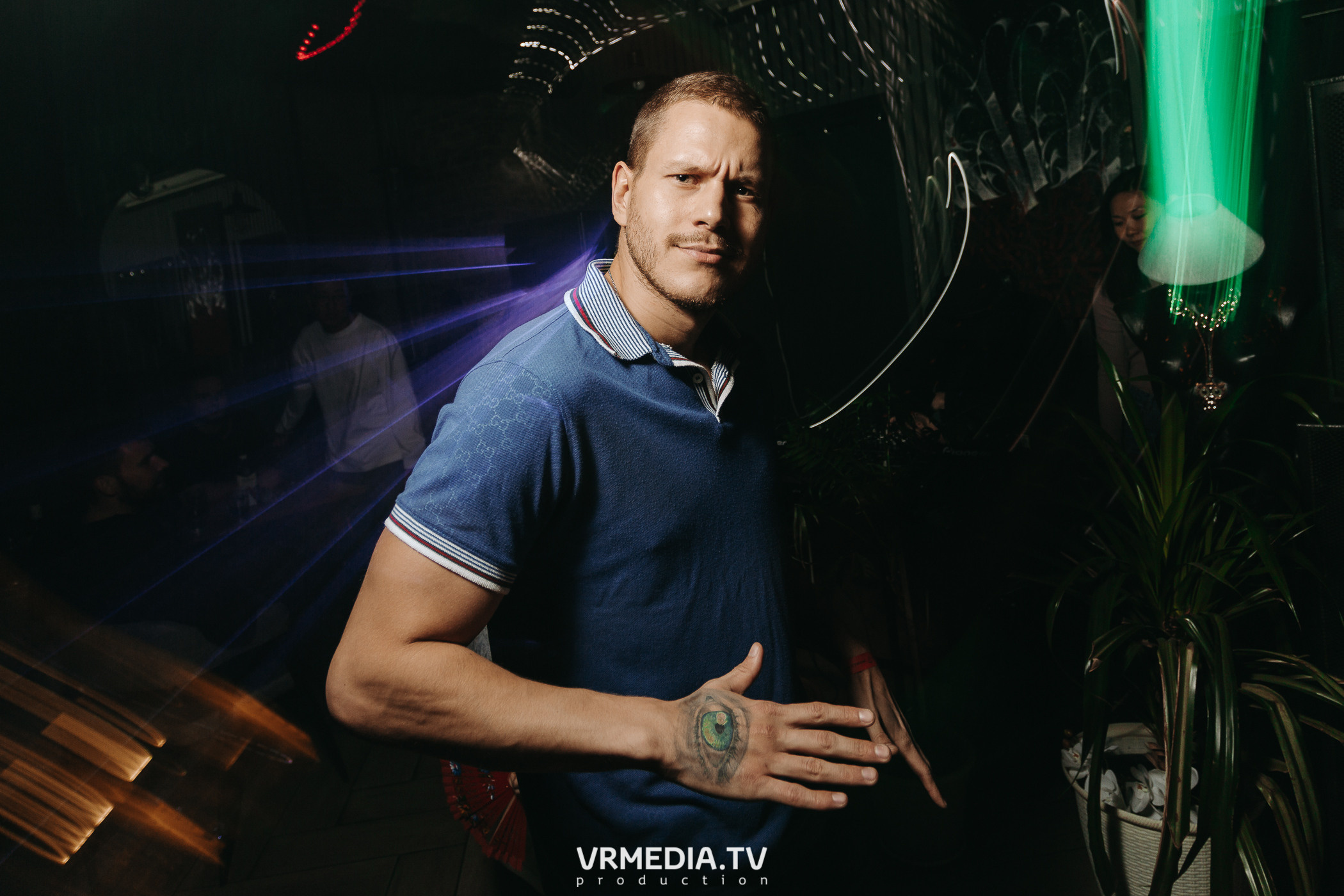 11 FRIENDS OF CHAO. Grotesque (SPB)