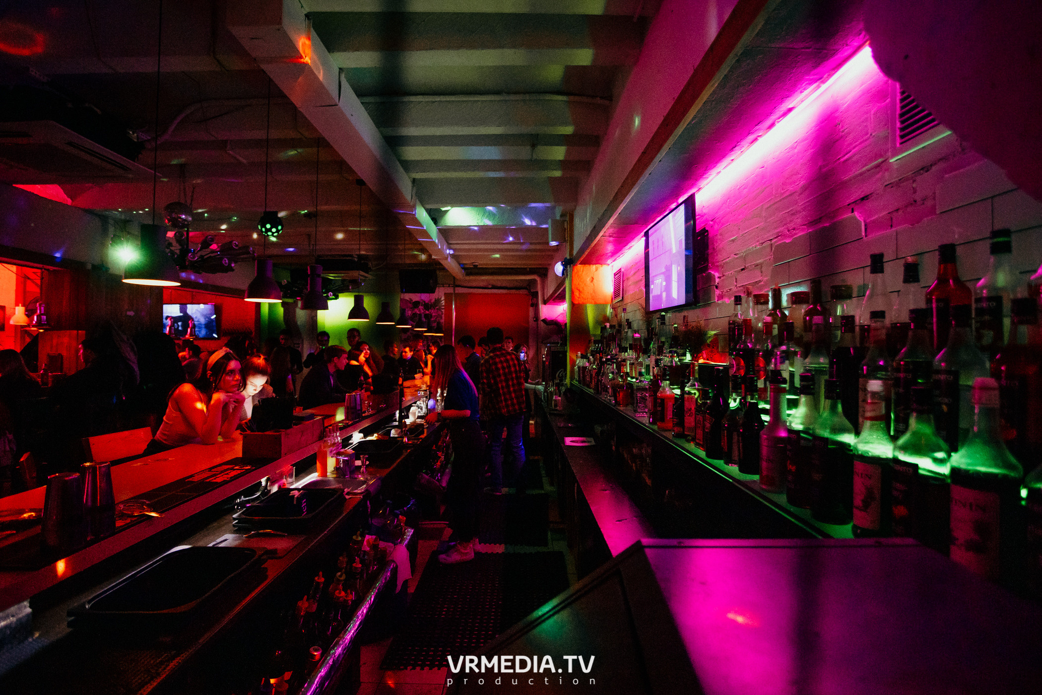 Выходные в баре «Cosmo»