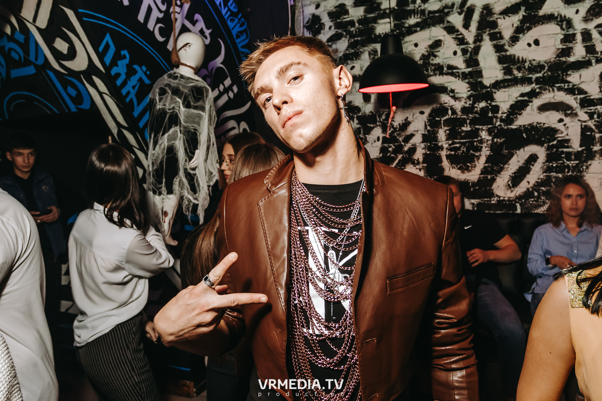 Halloween в баре «Глотай»