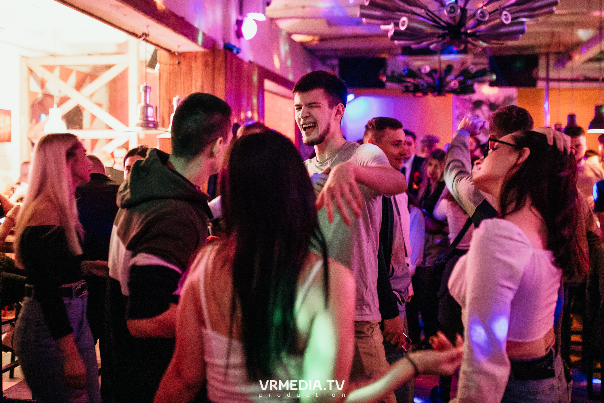 Выходные в баре «Cosmo»