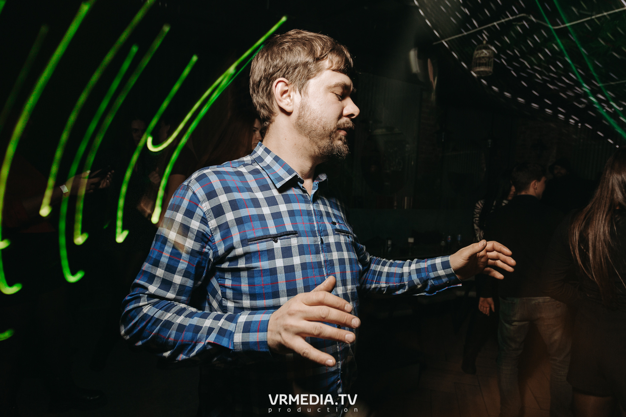 11 FRIENDS OF CHAO. Grotesque (SPB)