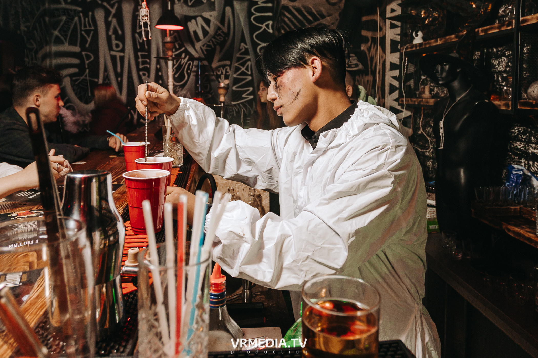 Halloween в баре «Глотай»