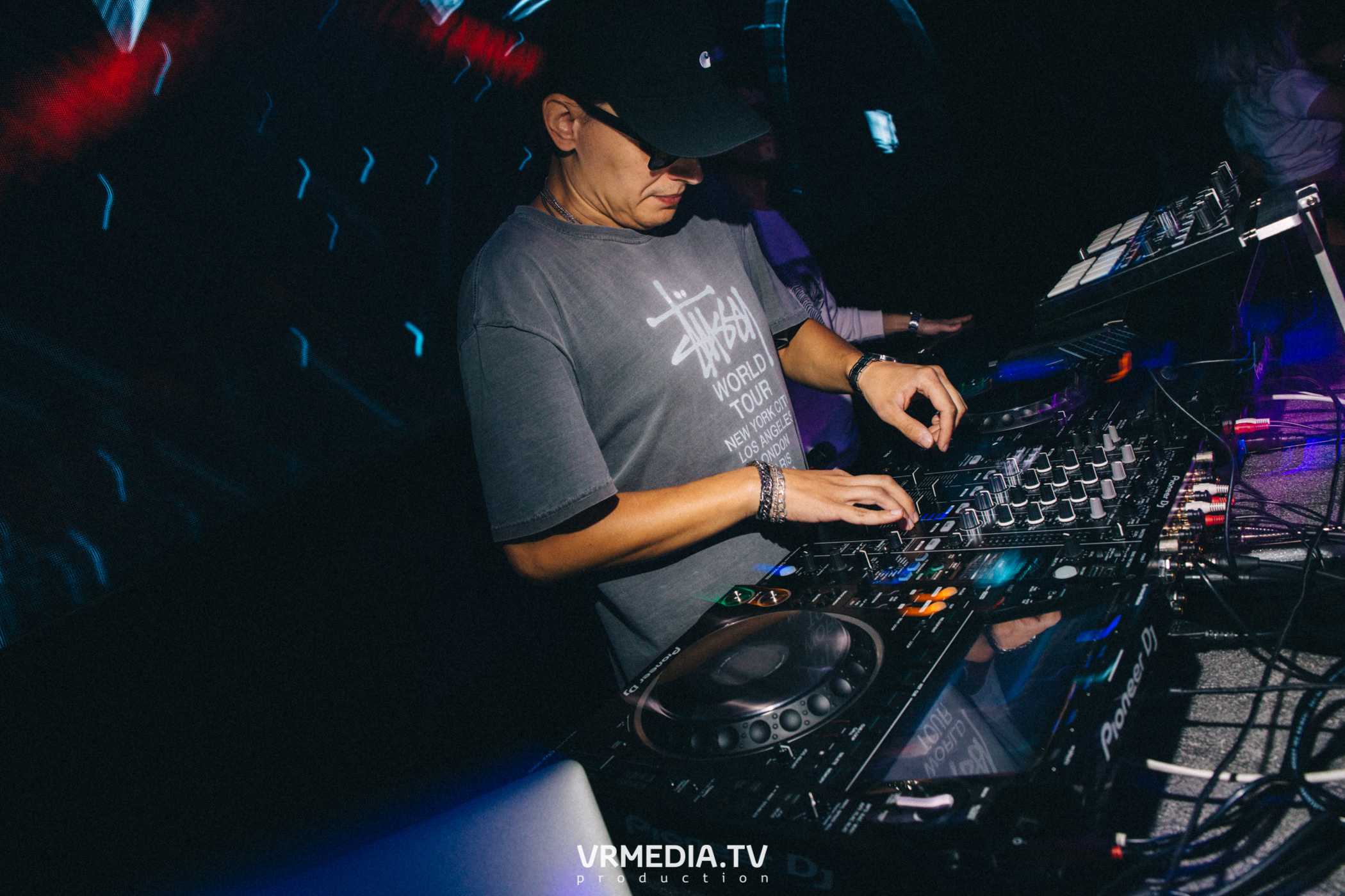 DJ Mikis в НК «Эфир»