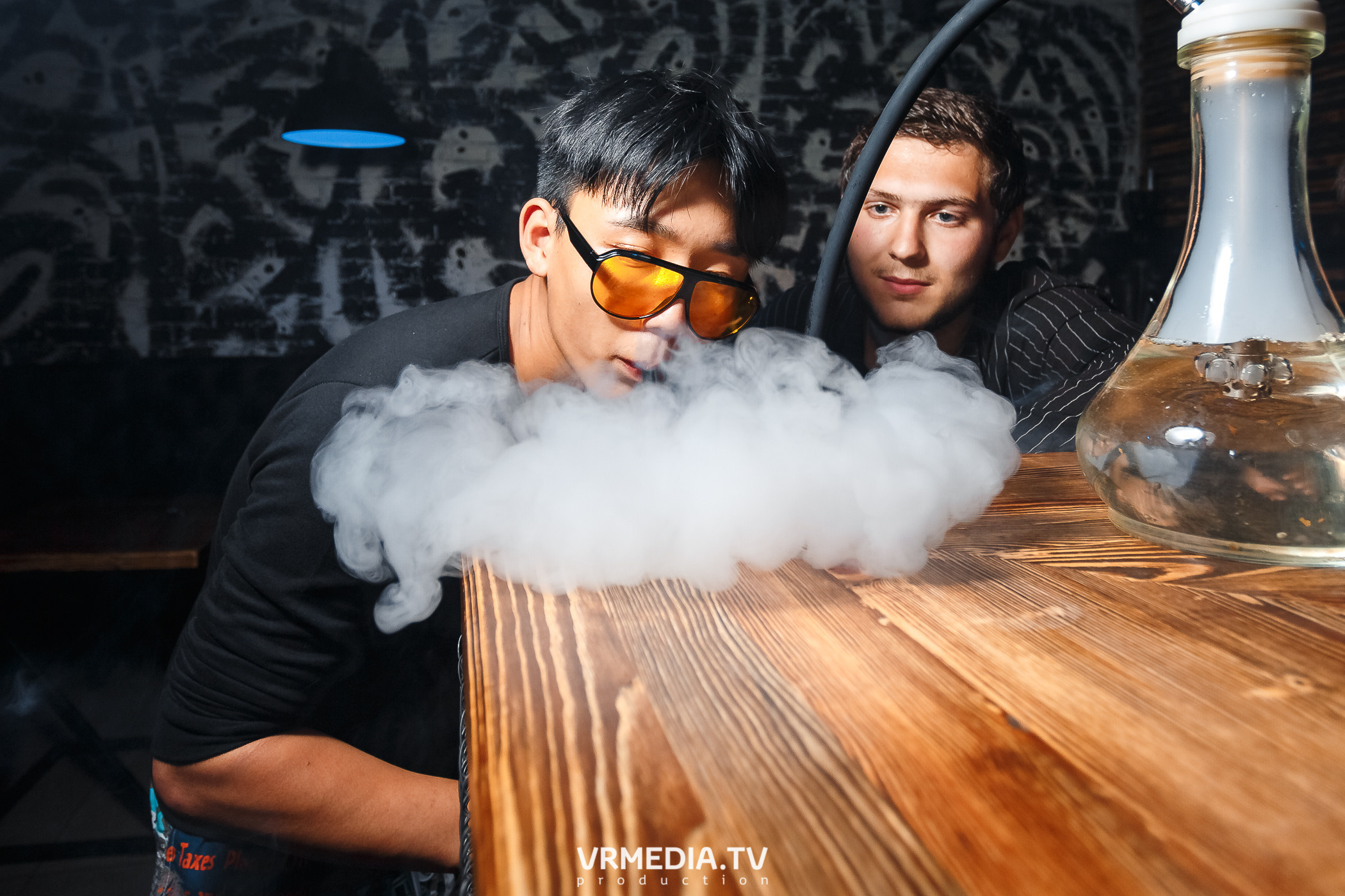 Выходные в баре «Глотай»