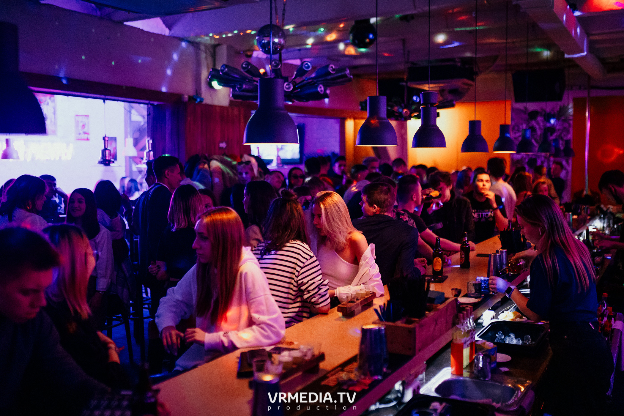 Выходные в баре «Cosmo»