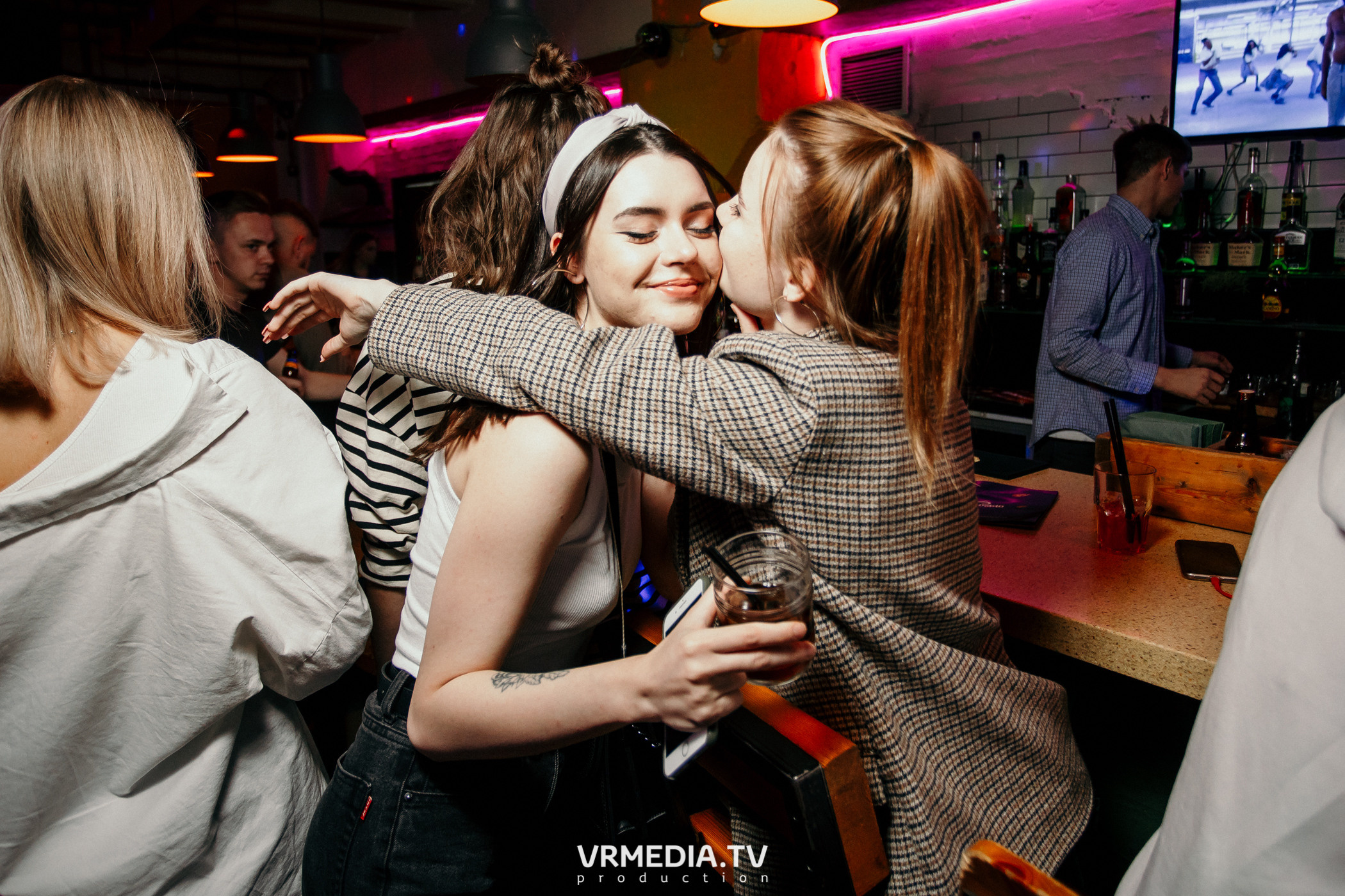 Выходные в баре «Cosmo»