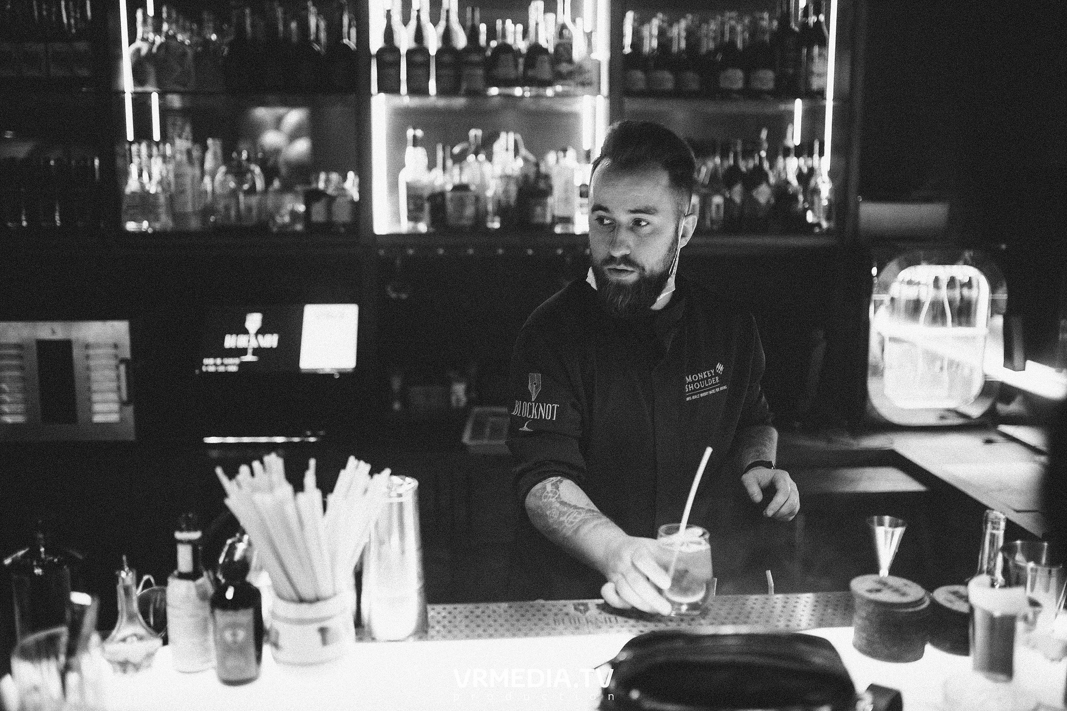 Выходные в баре «Blocknot»